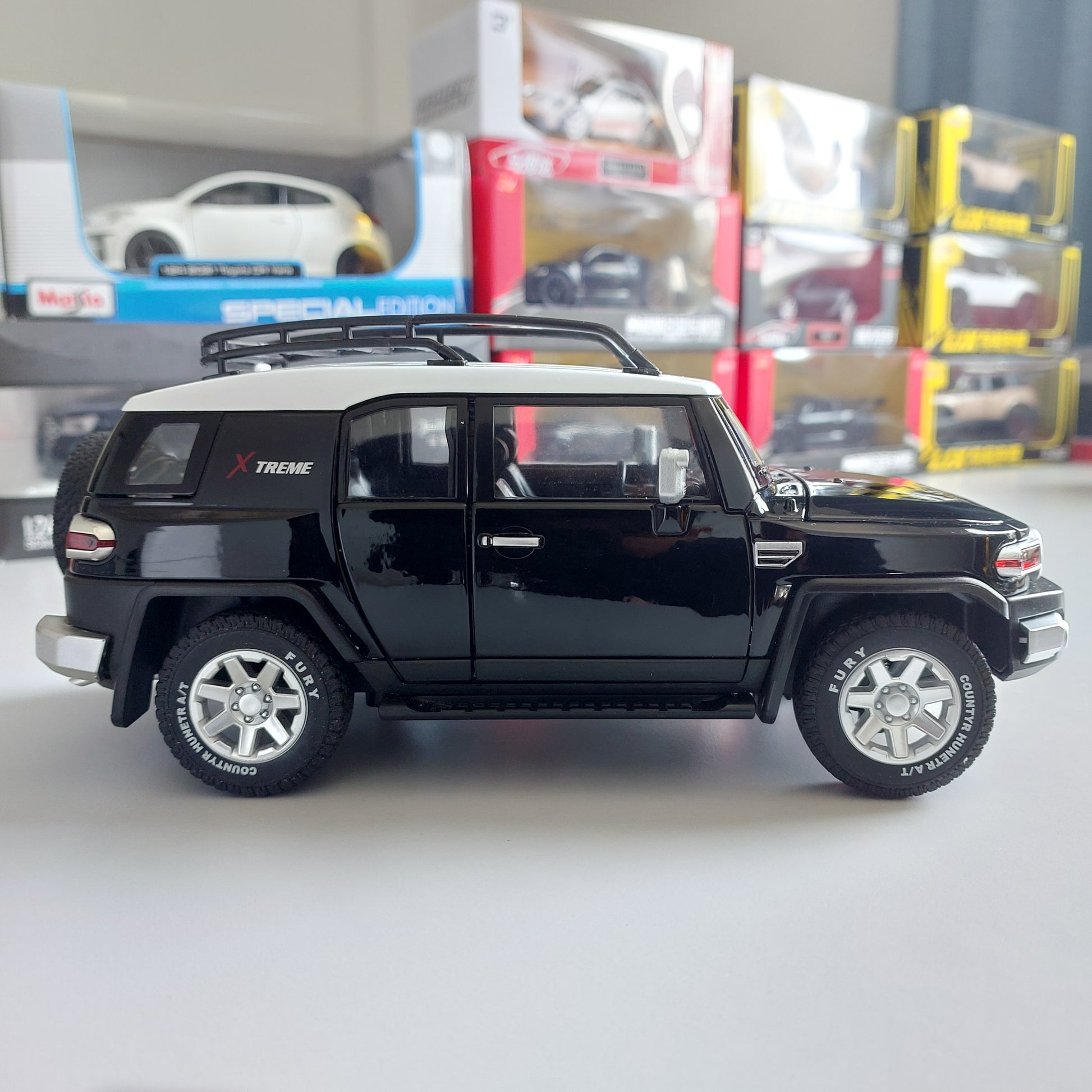 Toyota FJ Cruiser Diecast (1:24)