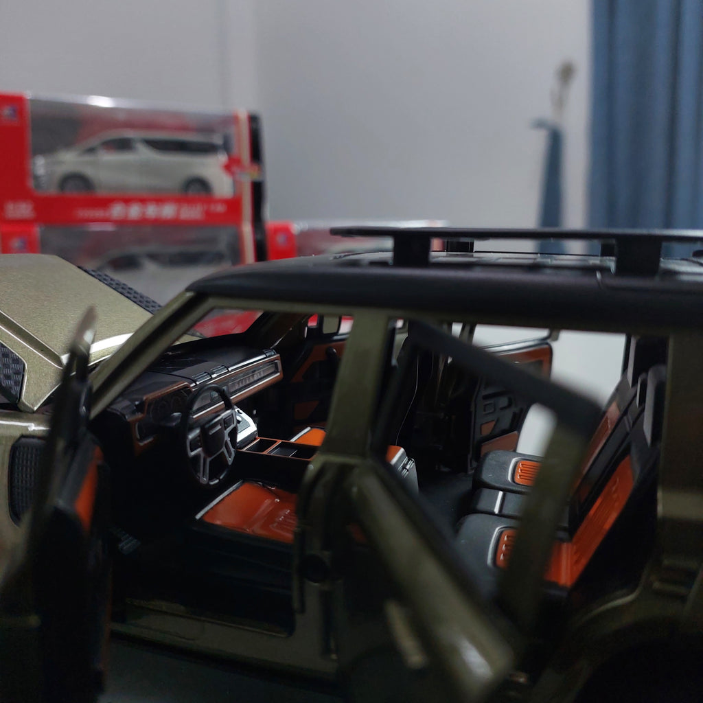 Land Rover Defender Diecast (1:24)