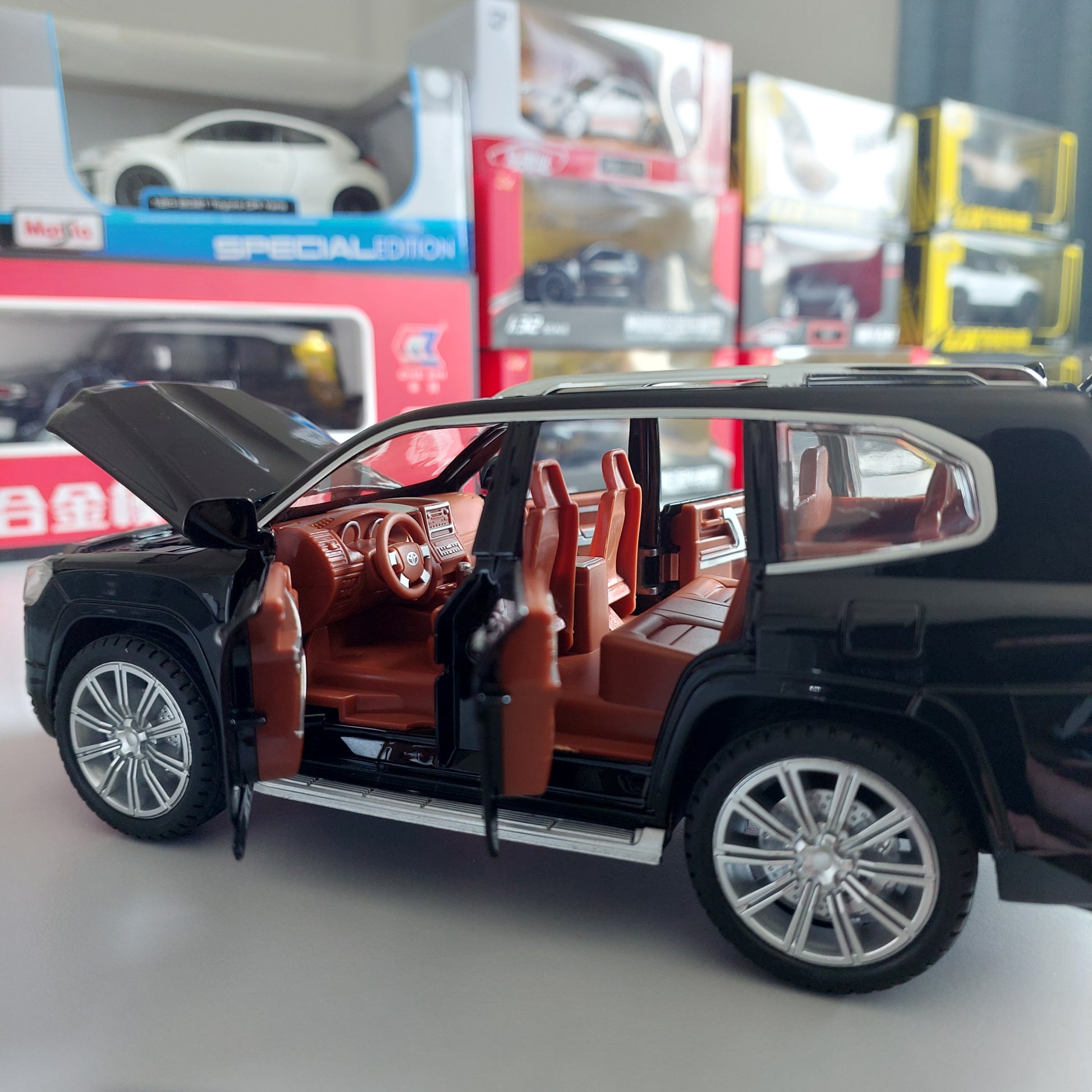 Toyota Land Cruiser Diecast (1:24)