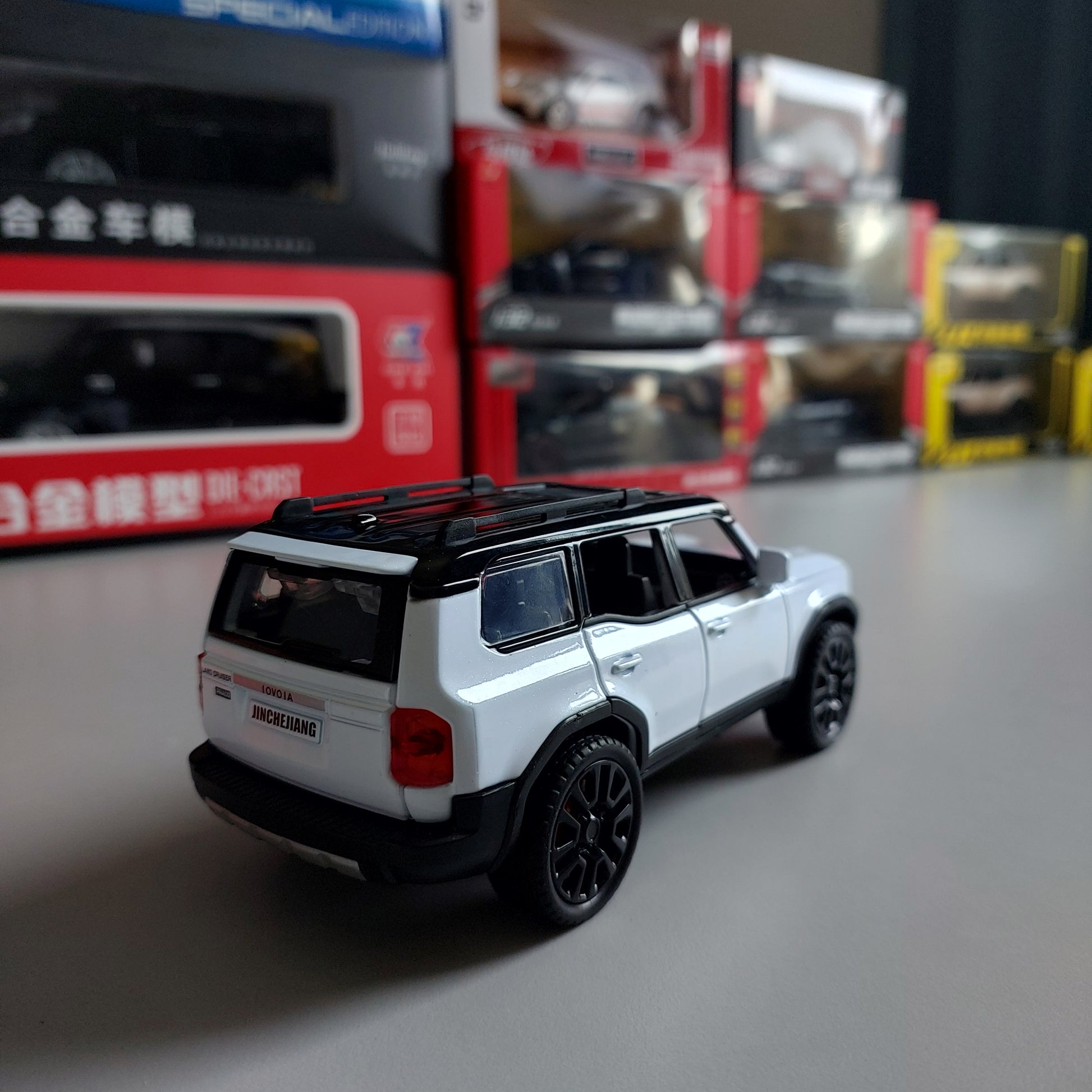 Toyota Prado Land Cruiser Diecast (1:32)
