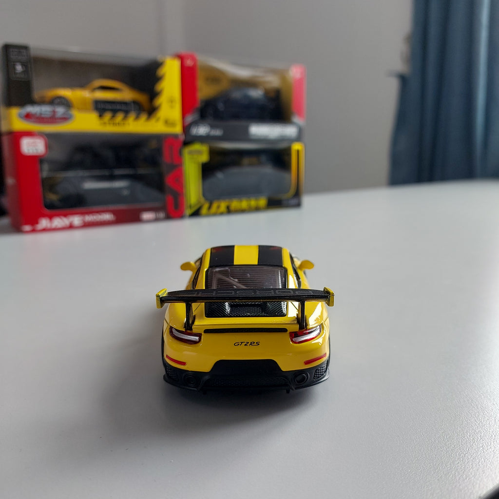 Porsche 911 GT2 RS MSZ Diecast (1:32)