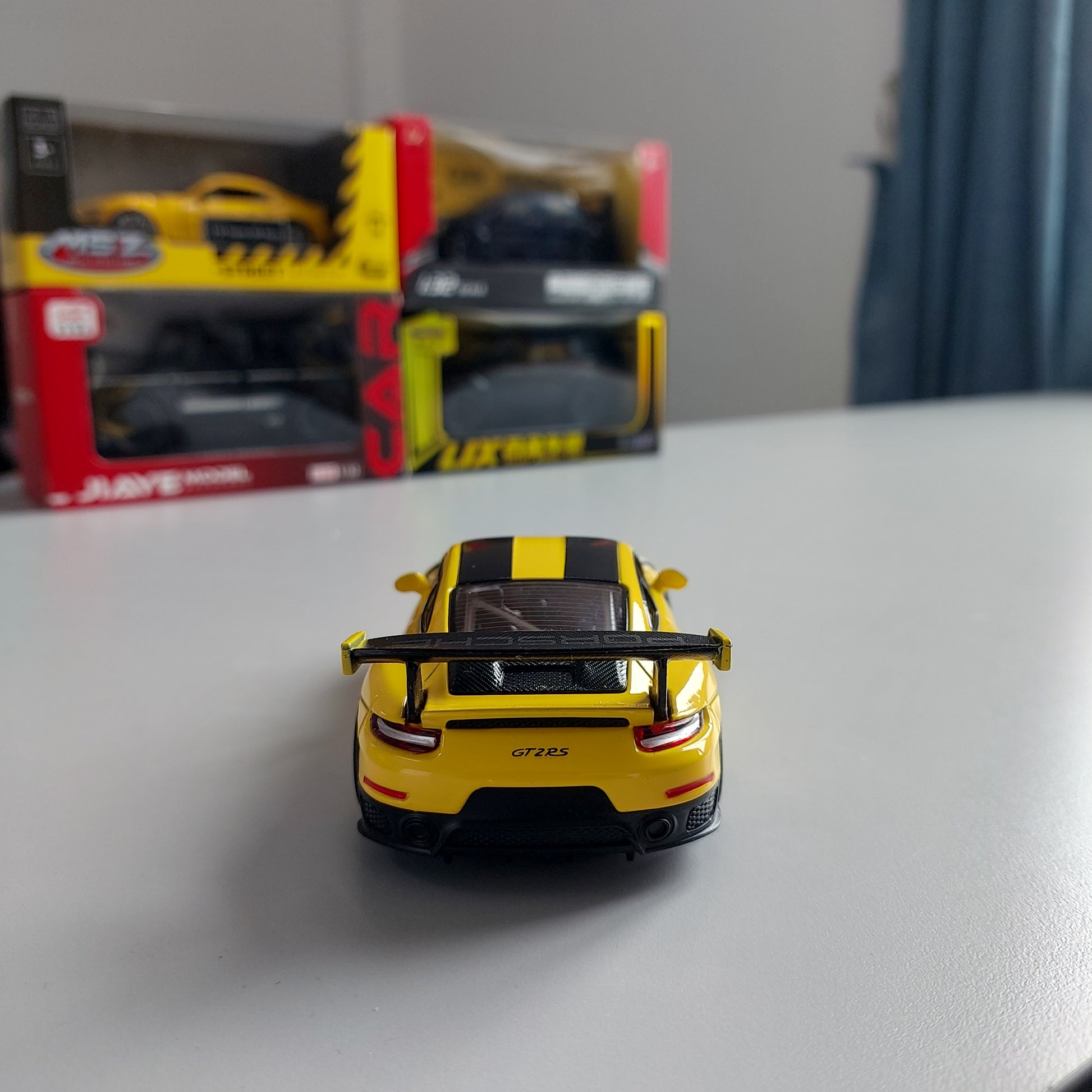 Porsche 911 GT2 RS MSZ Diecast (1:32)