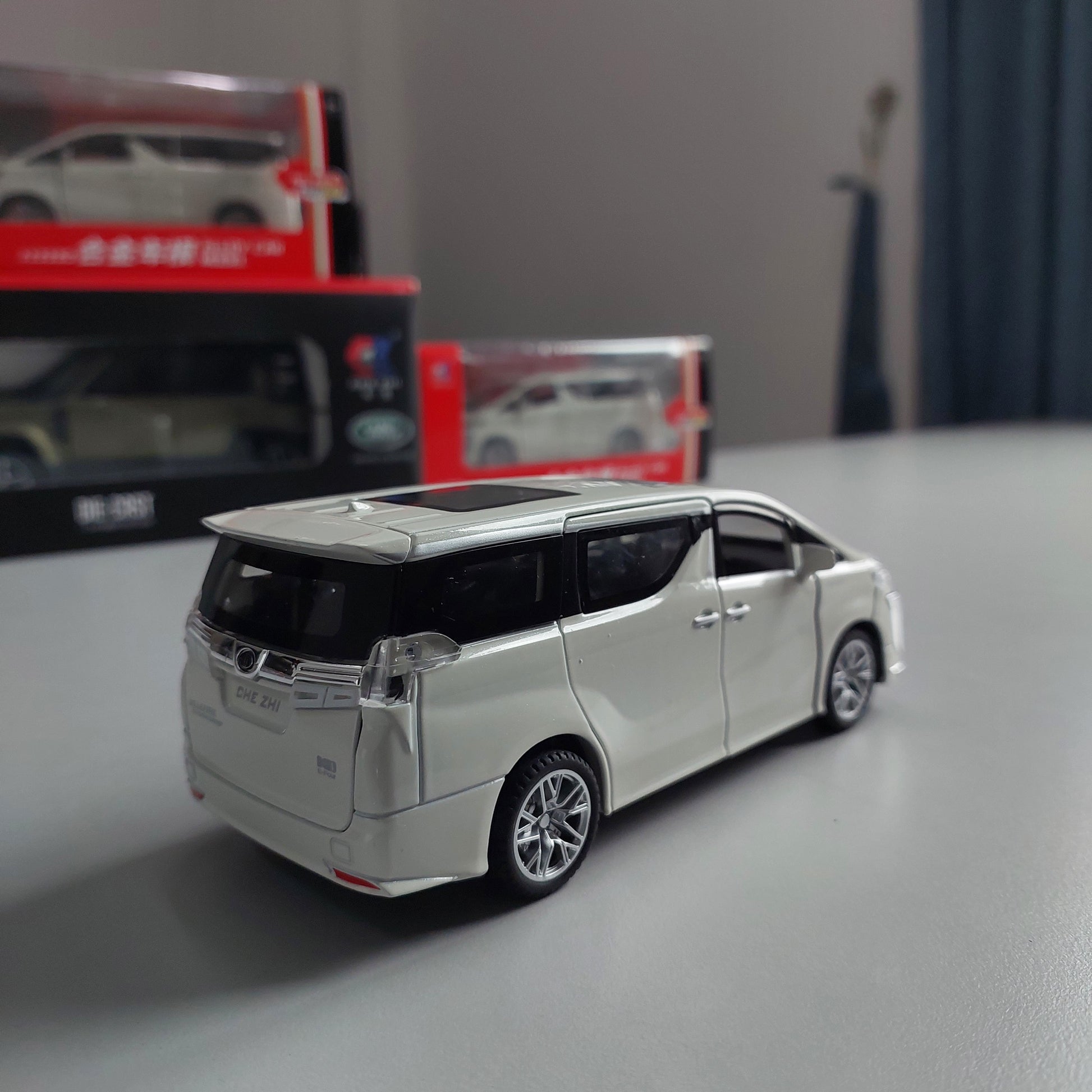 Toyota Vellfire Diecast (1:32)