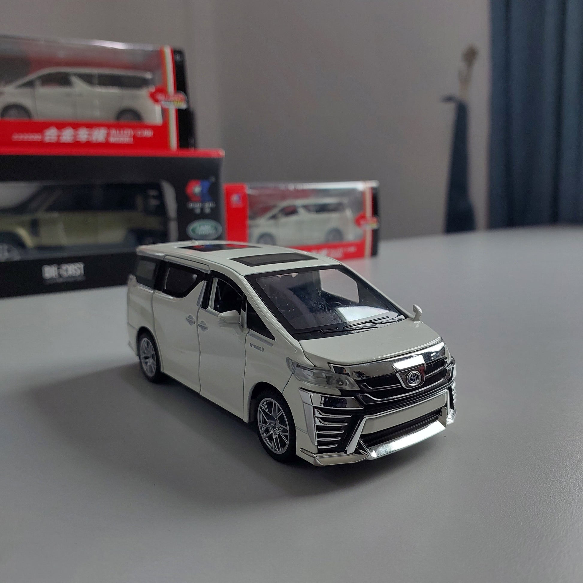 Toyota Vellfire Diecast (1:32)
