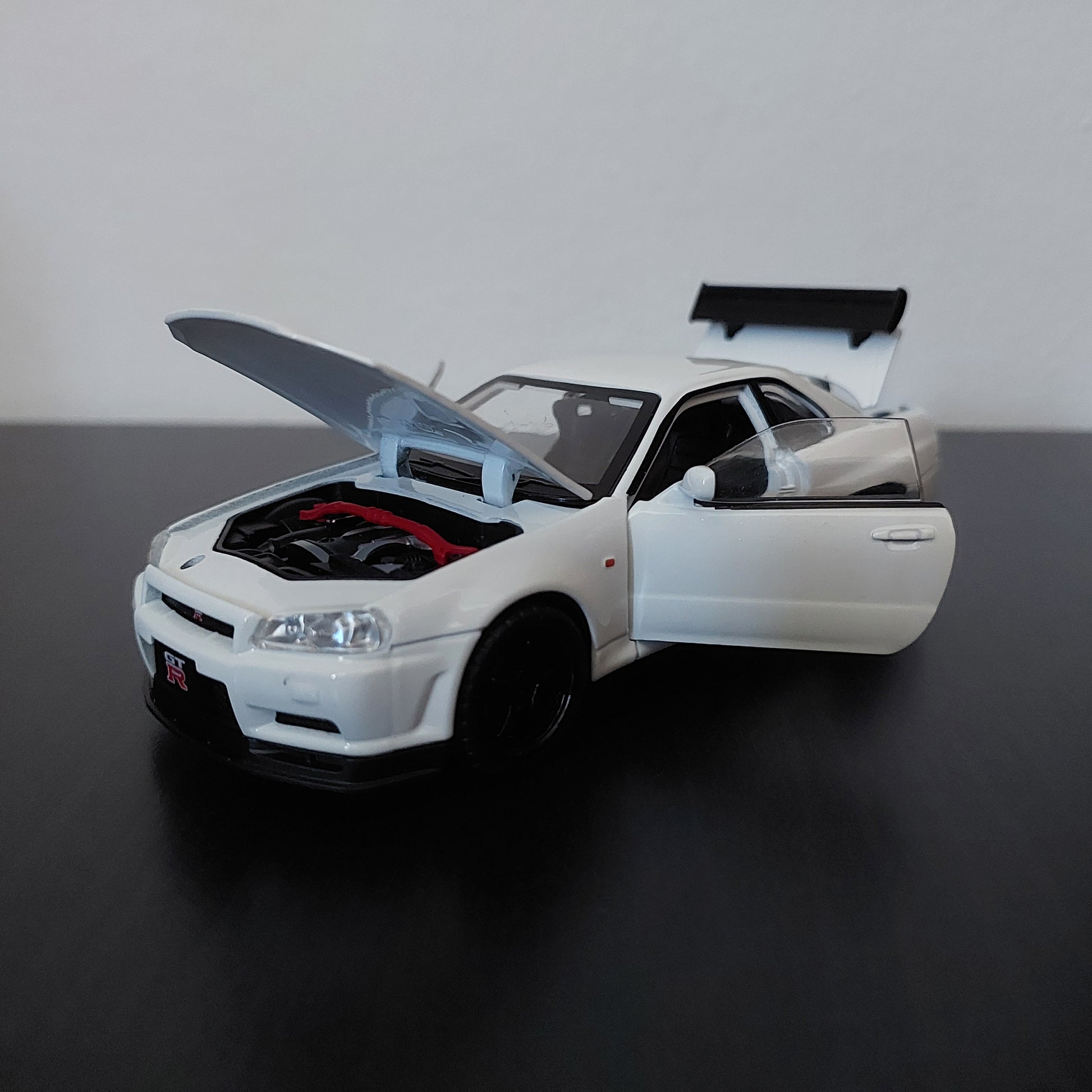 Nissan GTR R34 Skyline Car Model Diecast (1:32)