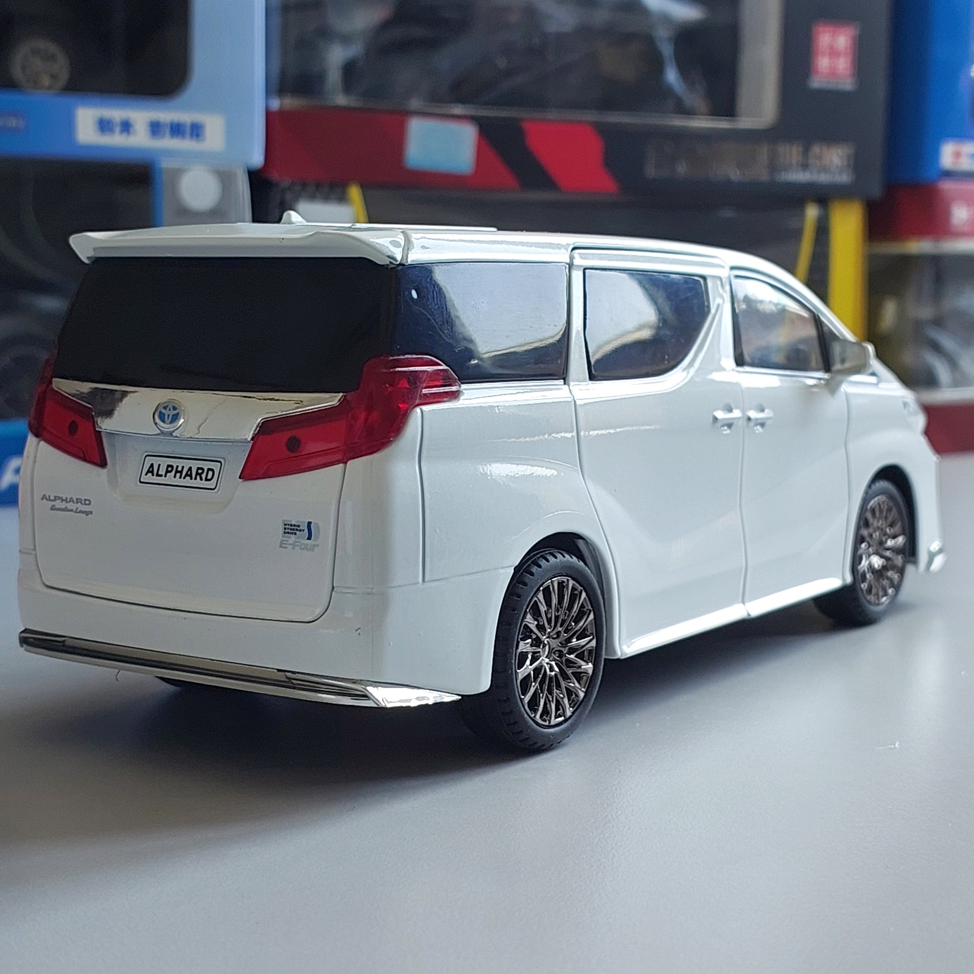 Toyota Alphard Diecast (1:24)