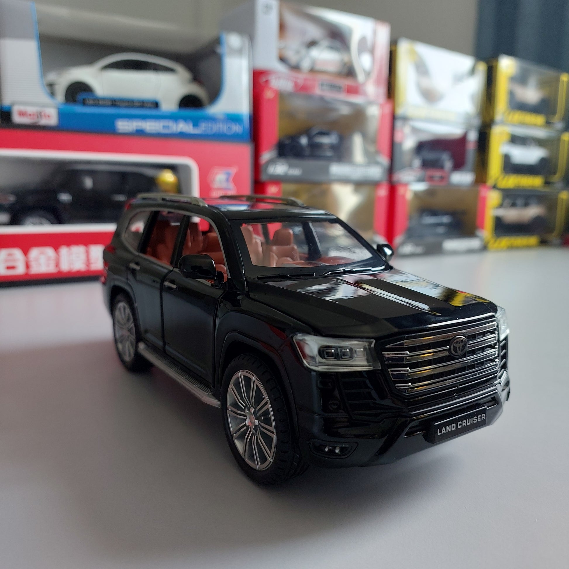 Toyota Land Cruiser Diecast (1:24)