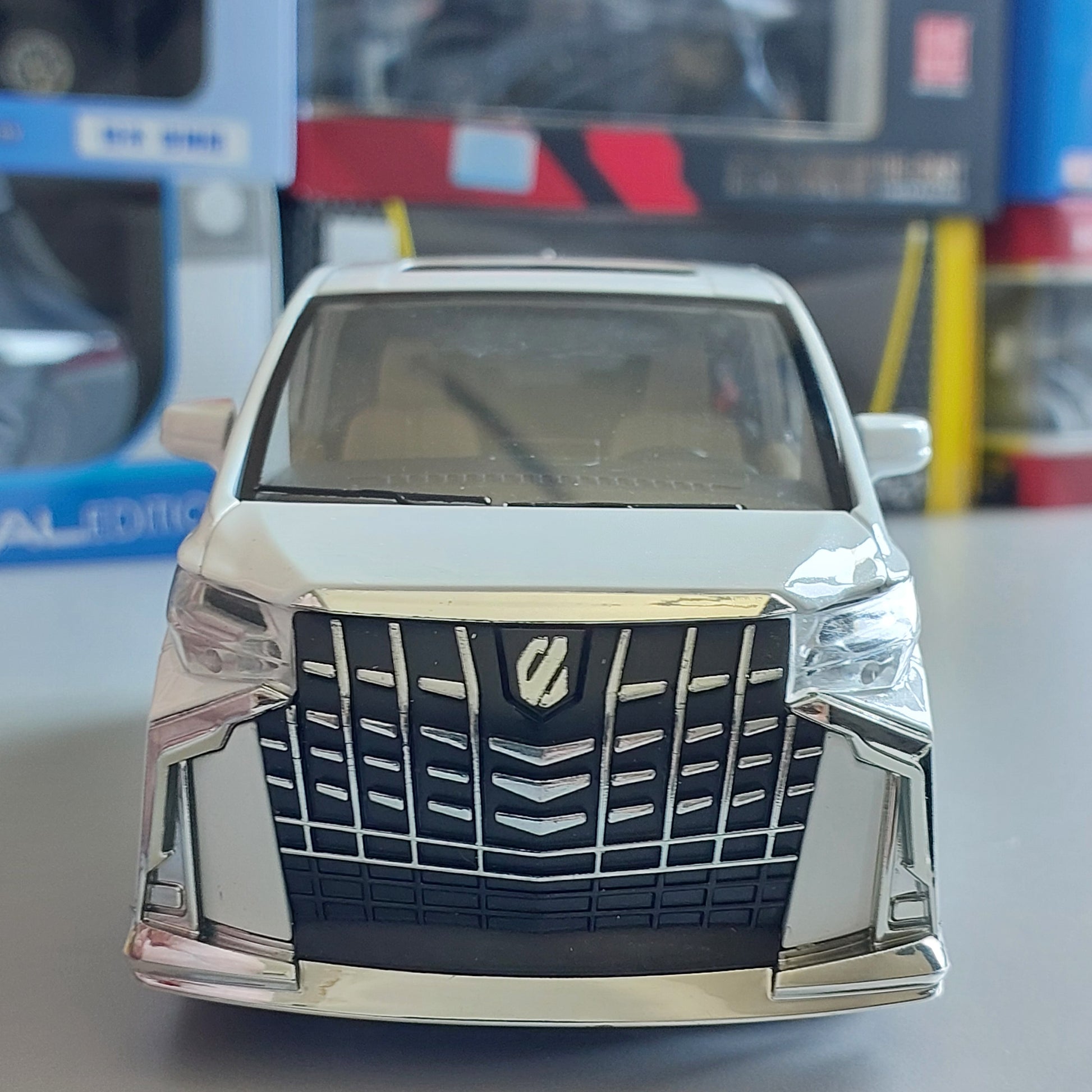 Toyota Alphard Diecast (1:24)