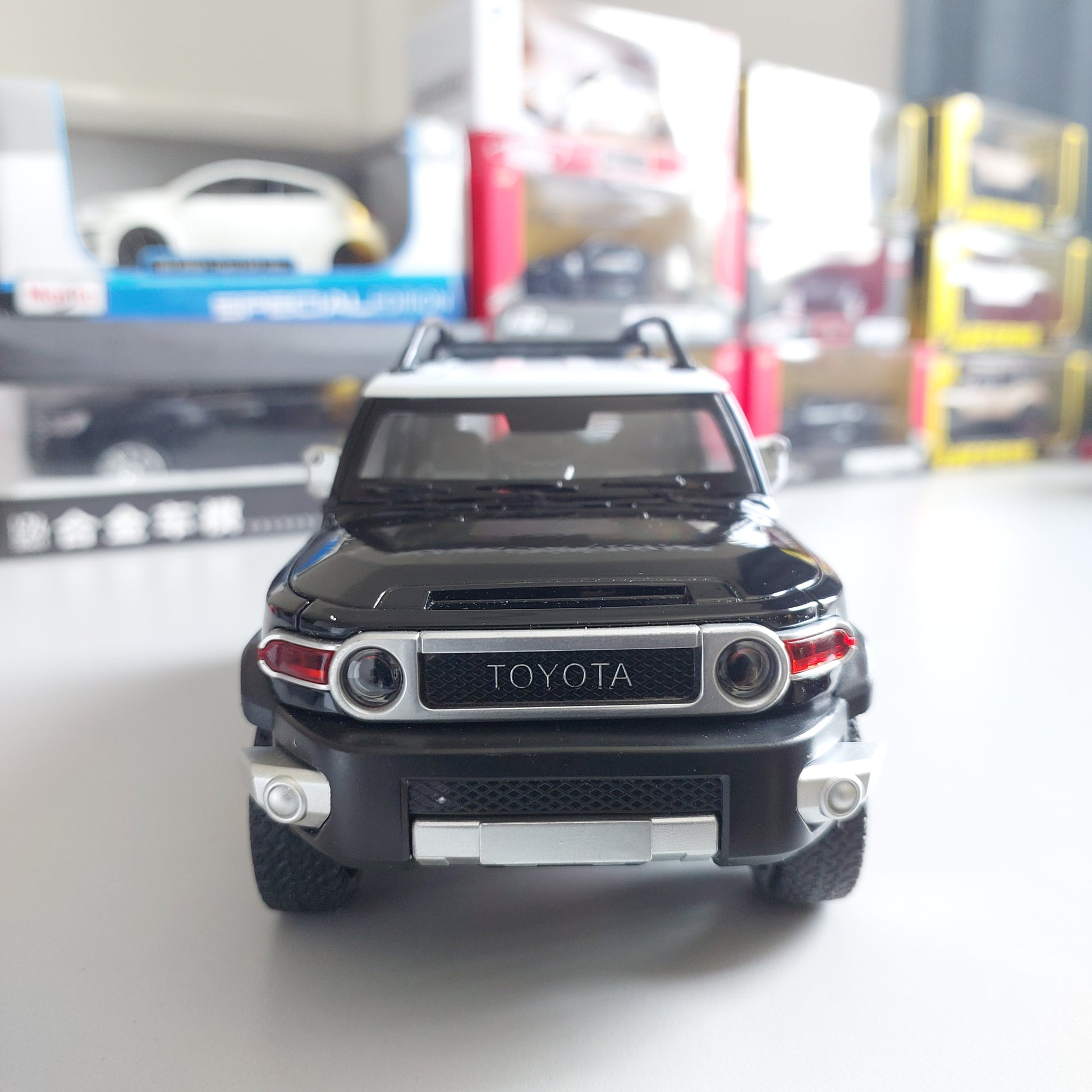 Toyota FJ Cruiser Diecast (1:24)