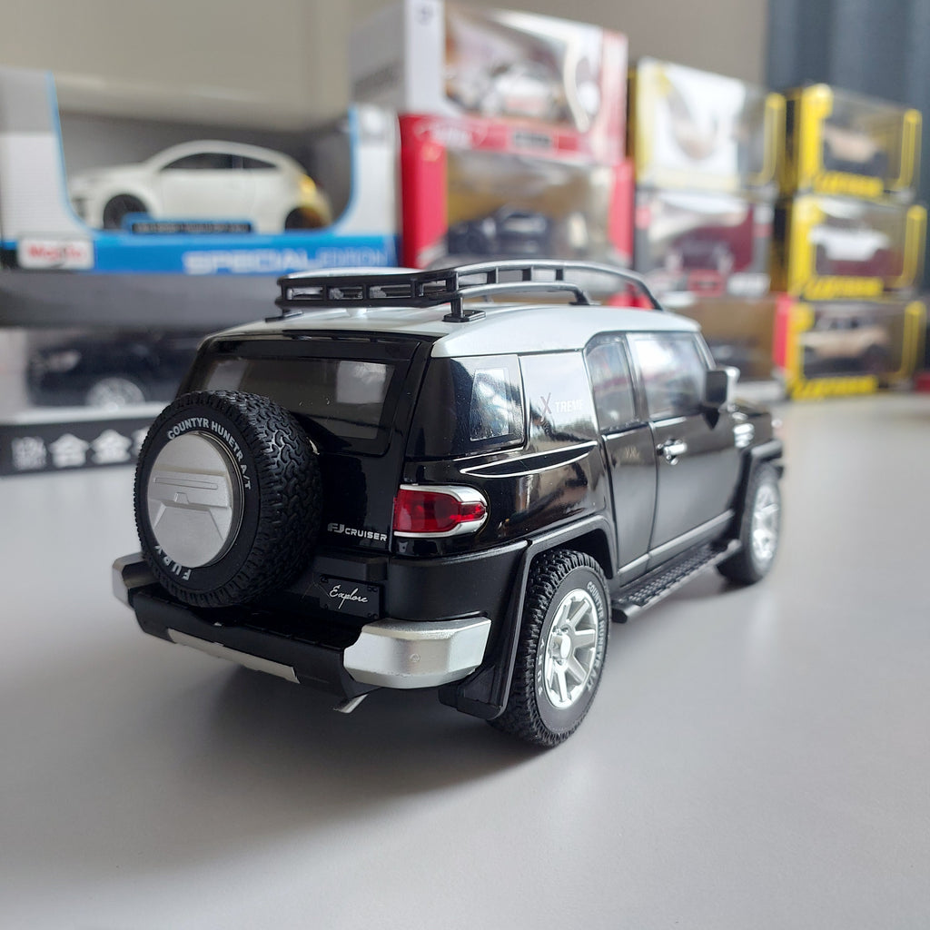 Toyota FJ Cruiser Diecast (1:24)