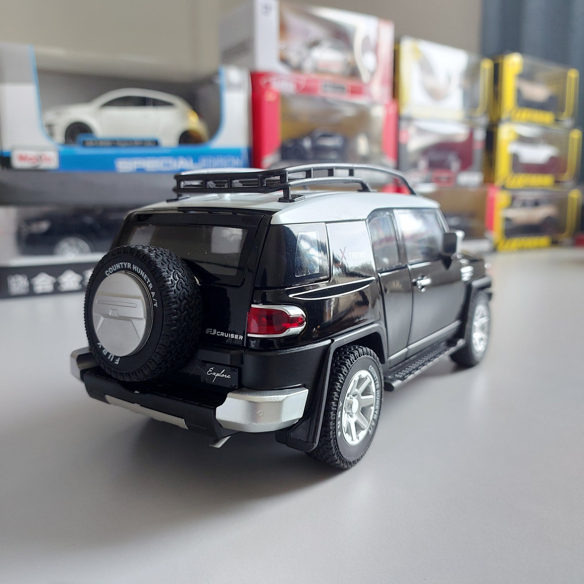 Toyota FJ Cruiser Diecast (1:24)