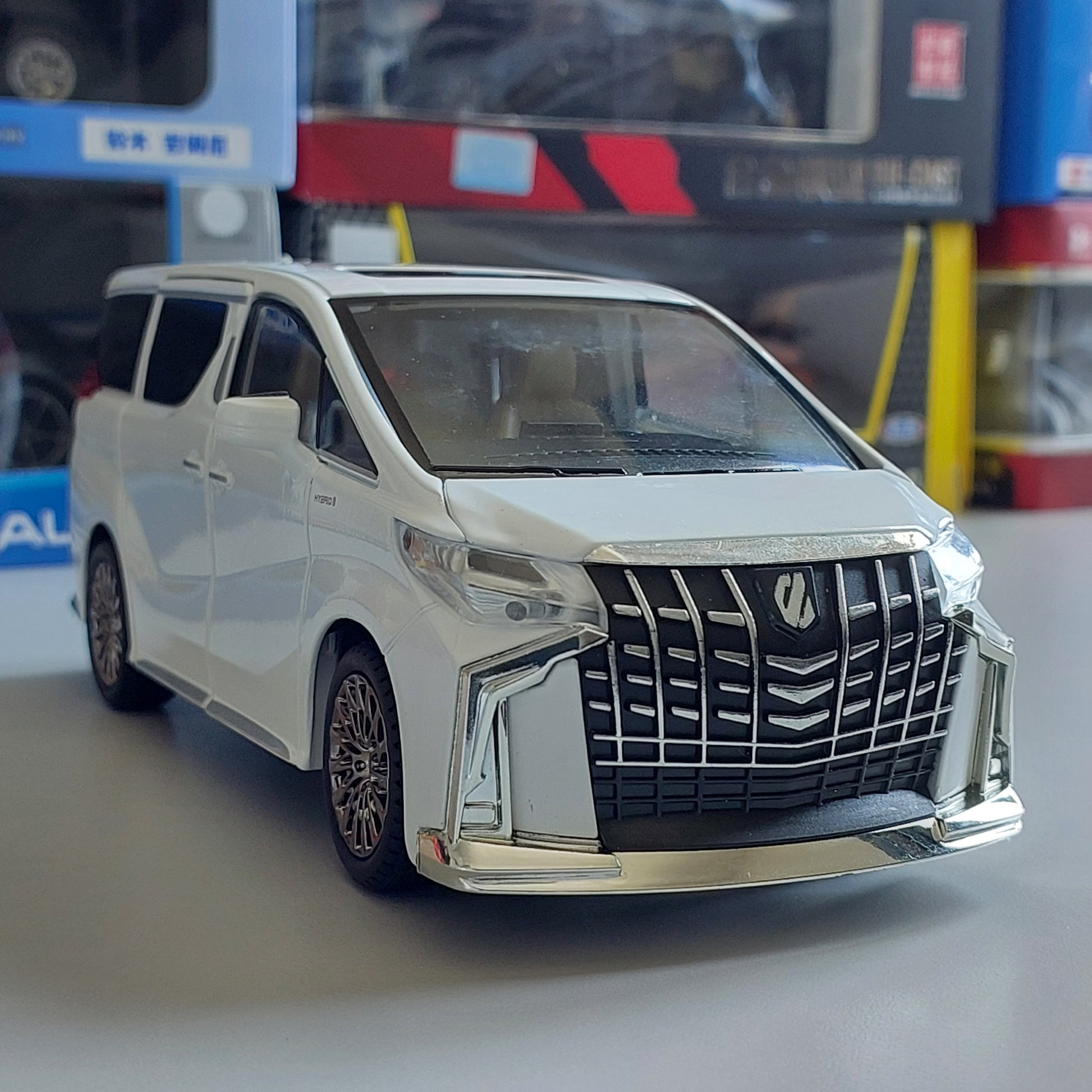 Toyota Alphard Diecast (1:24)