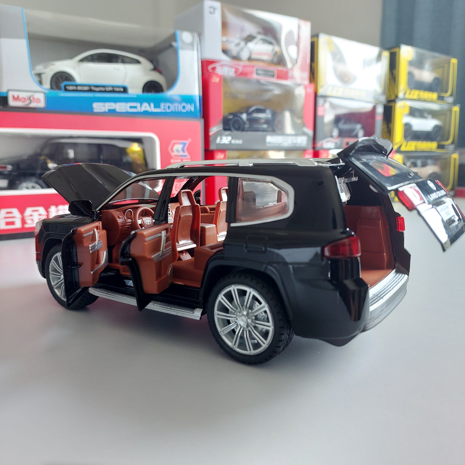 Toyota Land Cruiser Diecast (1:24)