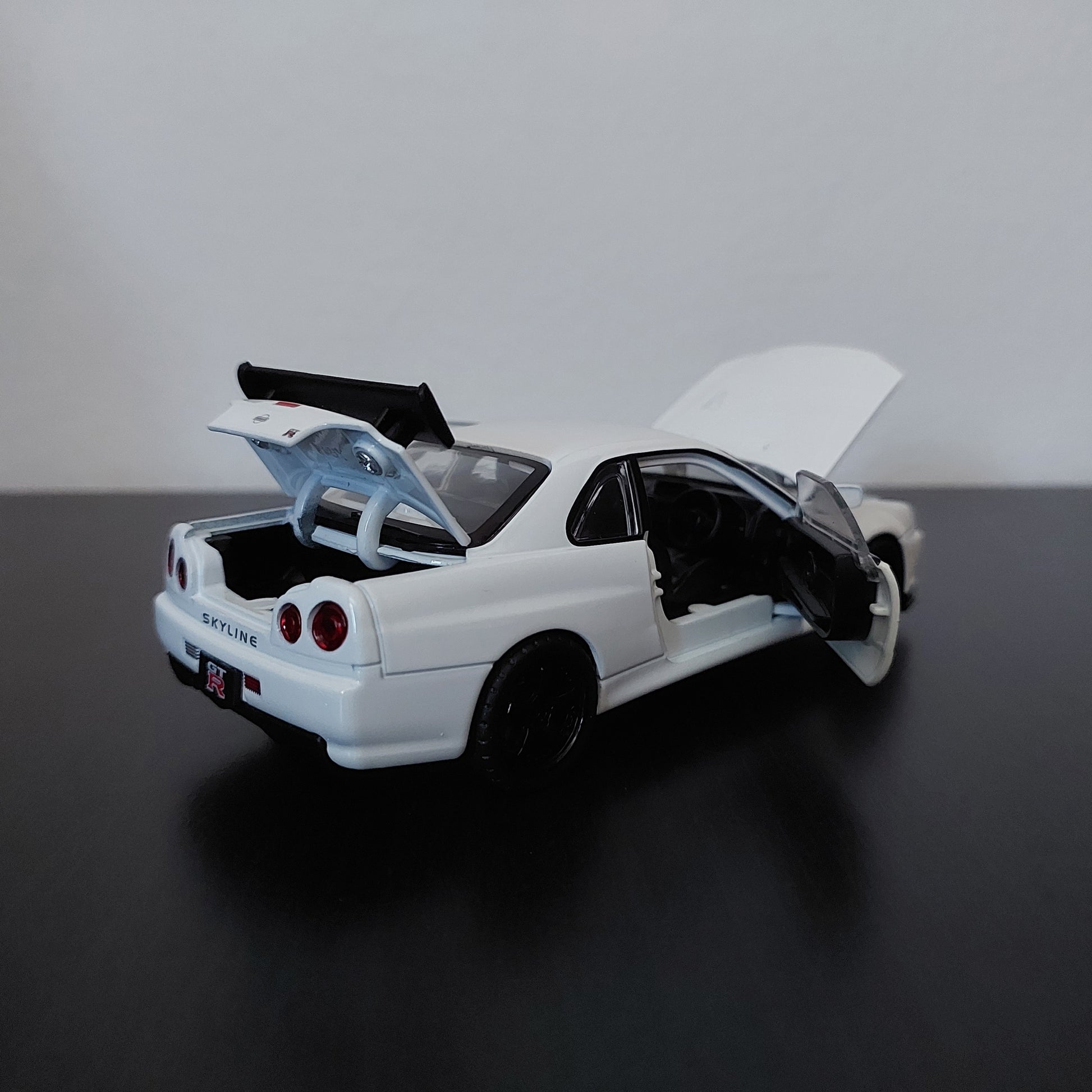 Nissan GTR R34 Skyline Car Model Diecast (1:32)
