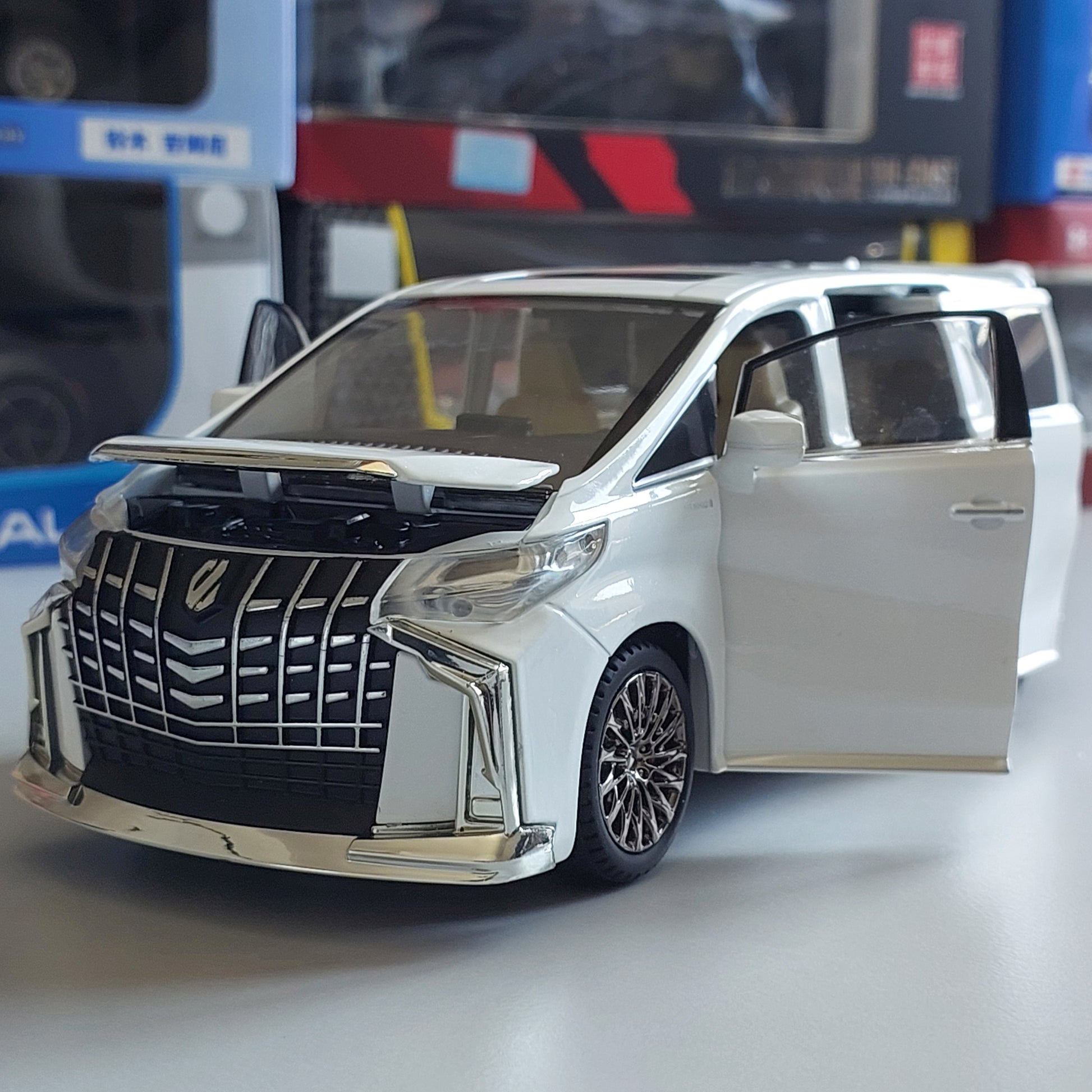 Toyota Alphard Diecast (1:24)