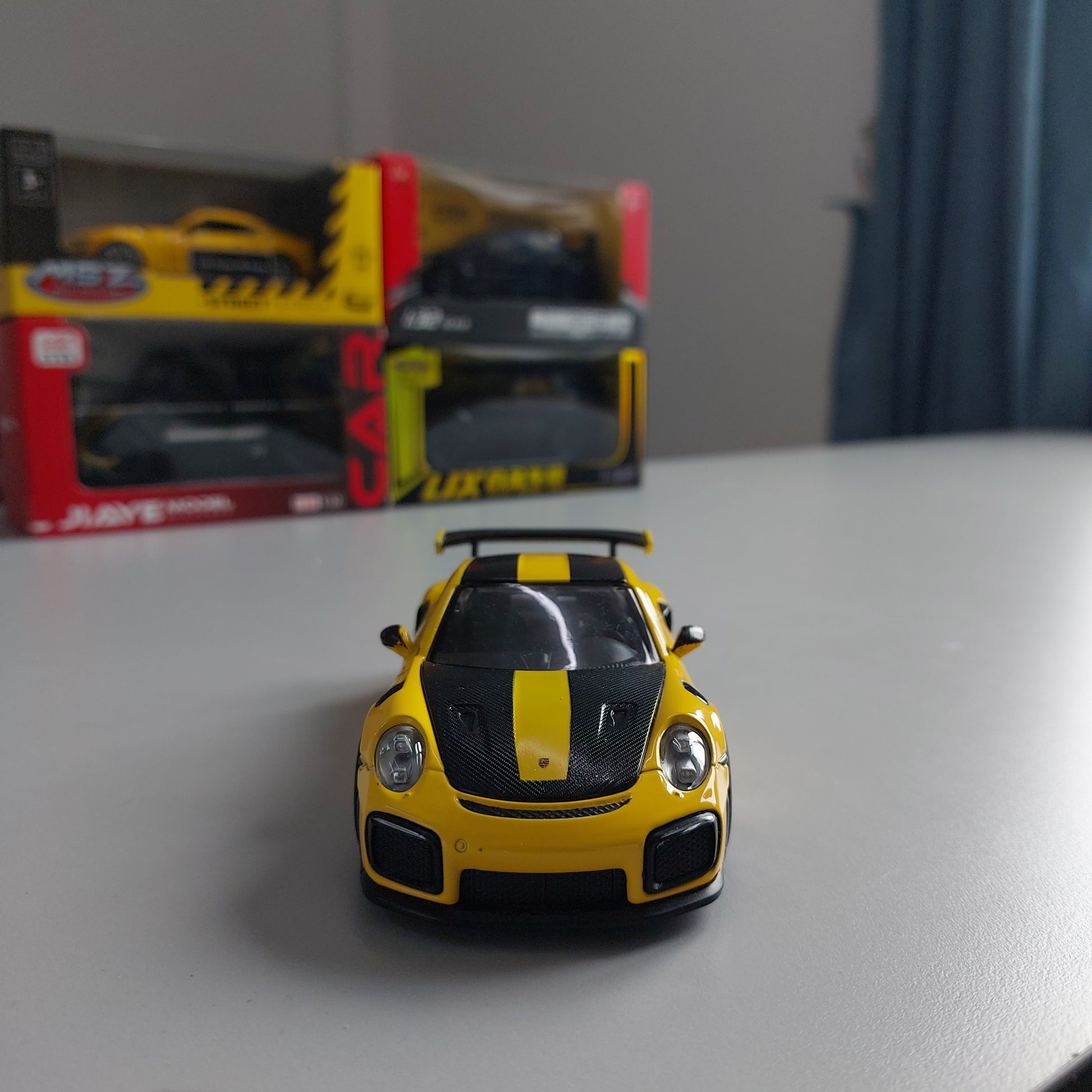 Porsche 911 GT2 RS MSZ Diecast (1:32)