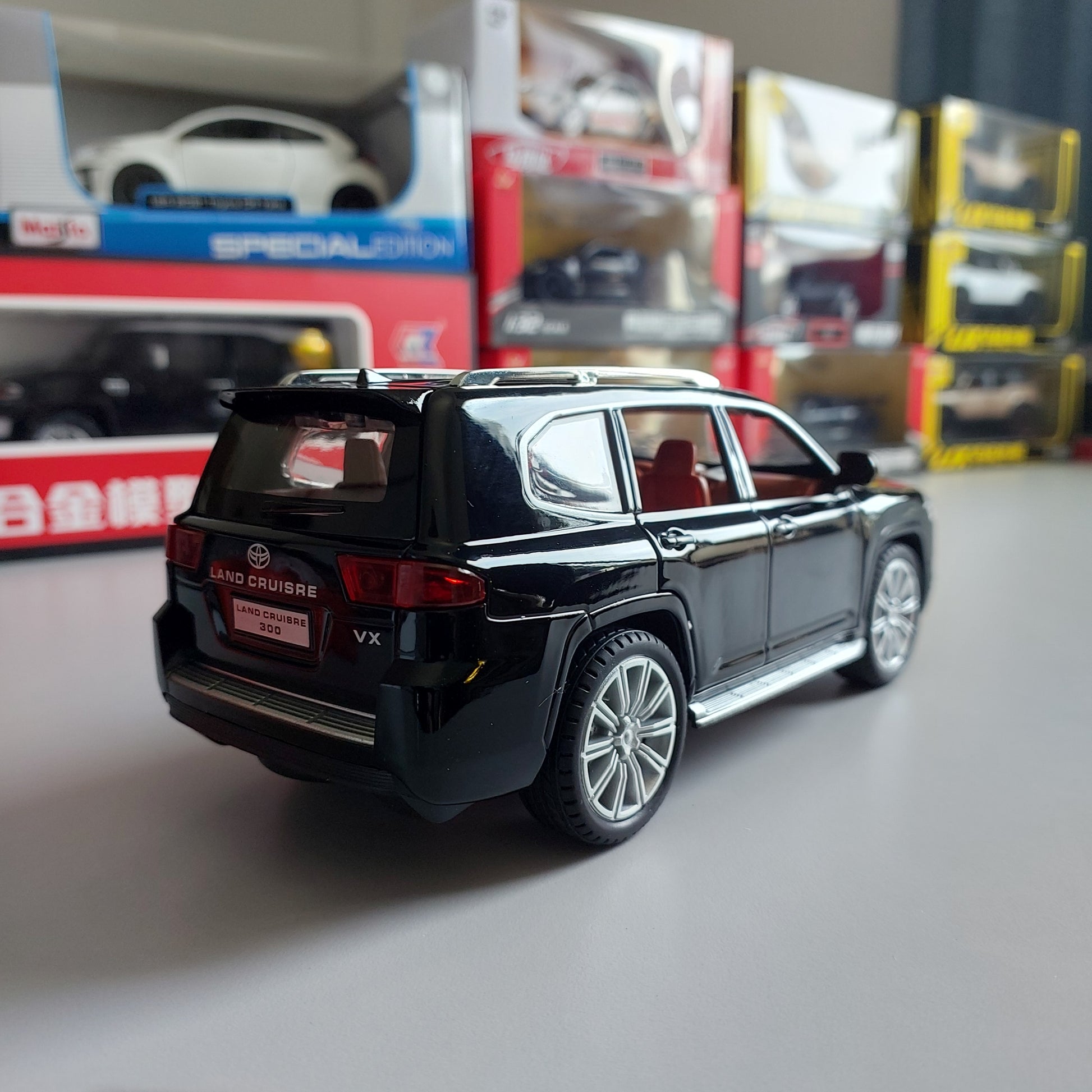 Toyota Land Cruiser Diecast (1:24)
