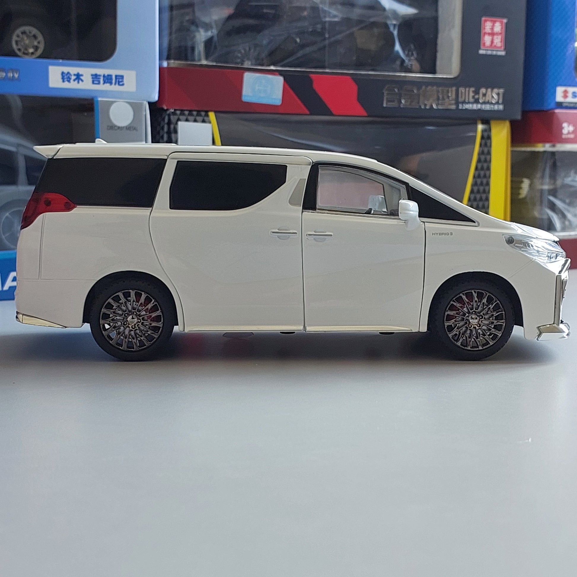 Toyota Alphard Diecast (1:24)