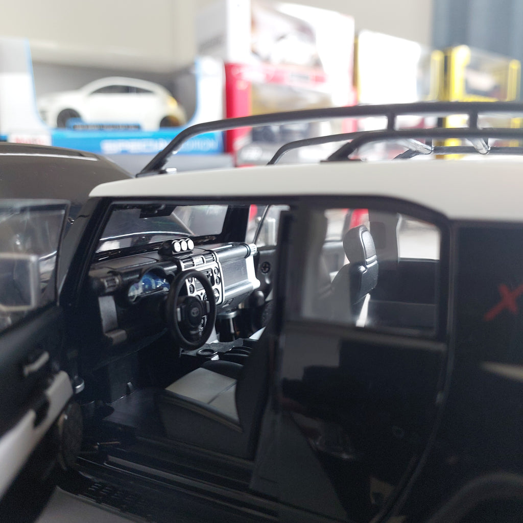 Toyota FJ Cruiser Diecast (1:24)