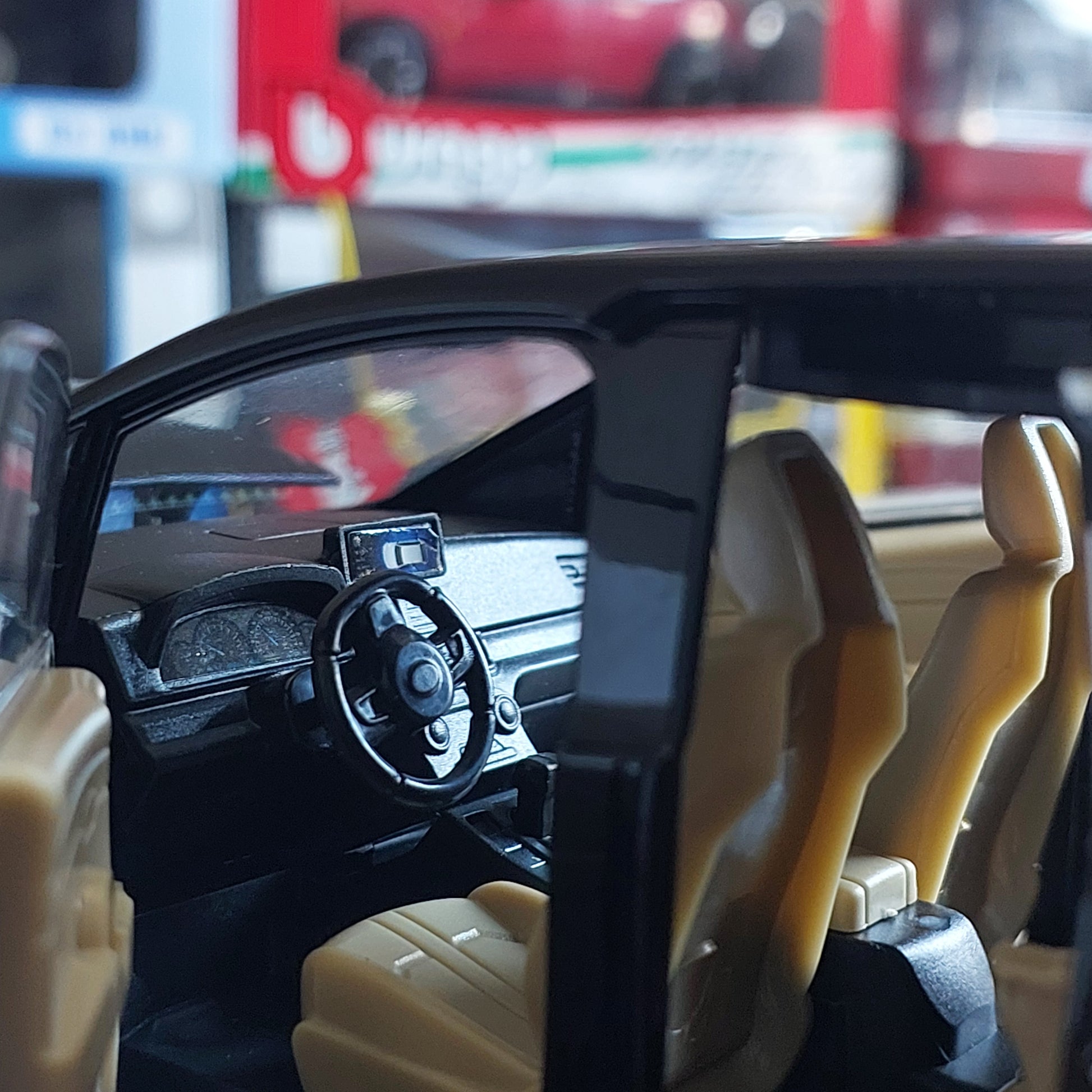 Toyota Alphard Diecast (1:24)