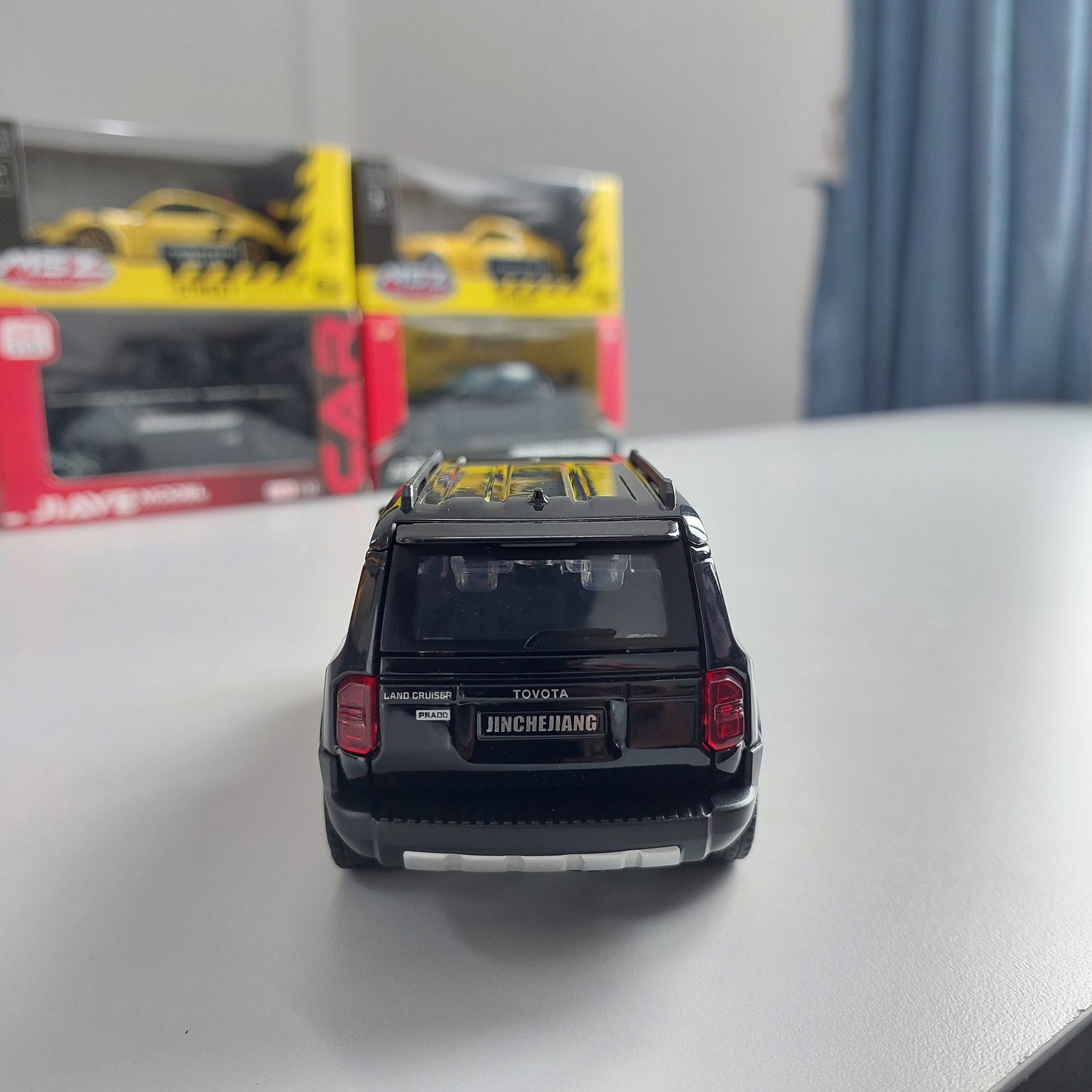 Toyota Prado Land Cruiser Diecast (1:32)
