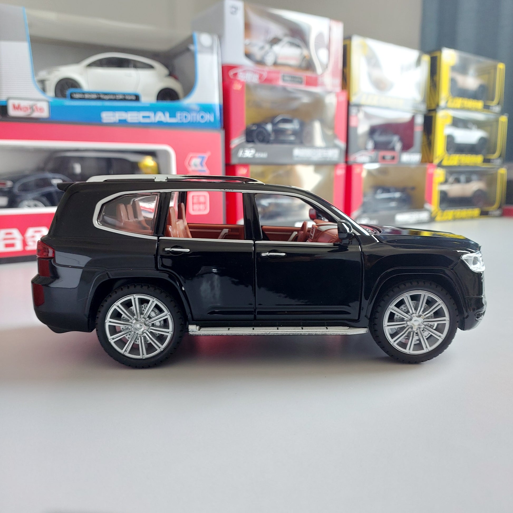 Toyota Land Cruiser Diecast (1:24)