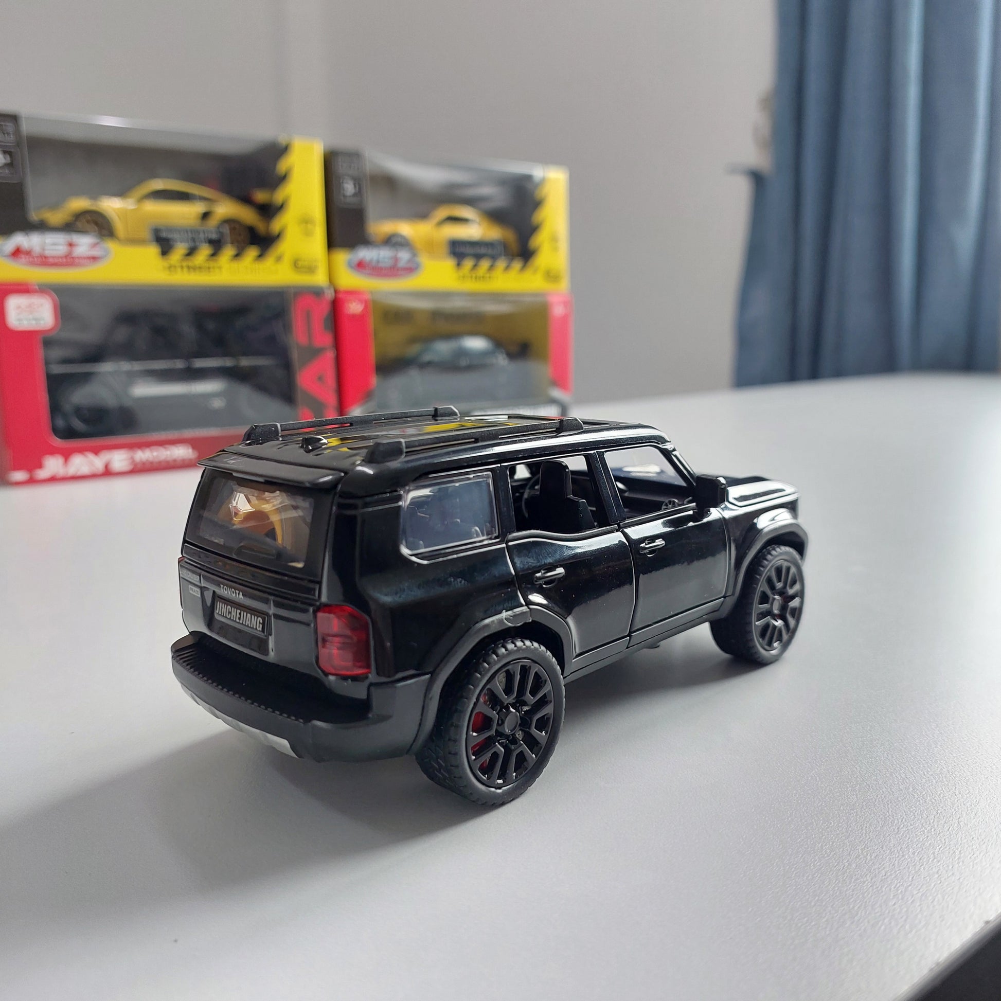 Toyota Prado Land Cruiser Diecast (1:32)