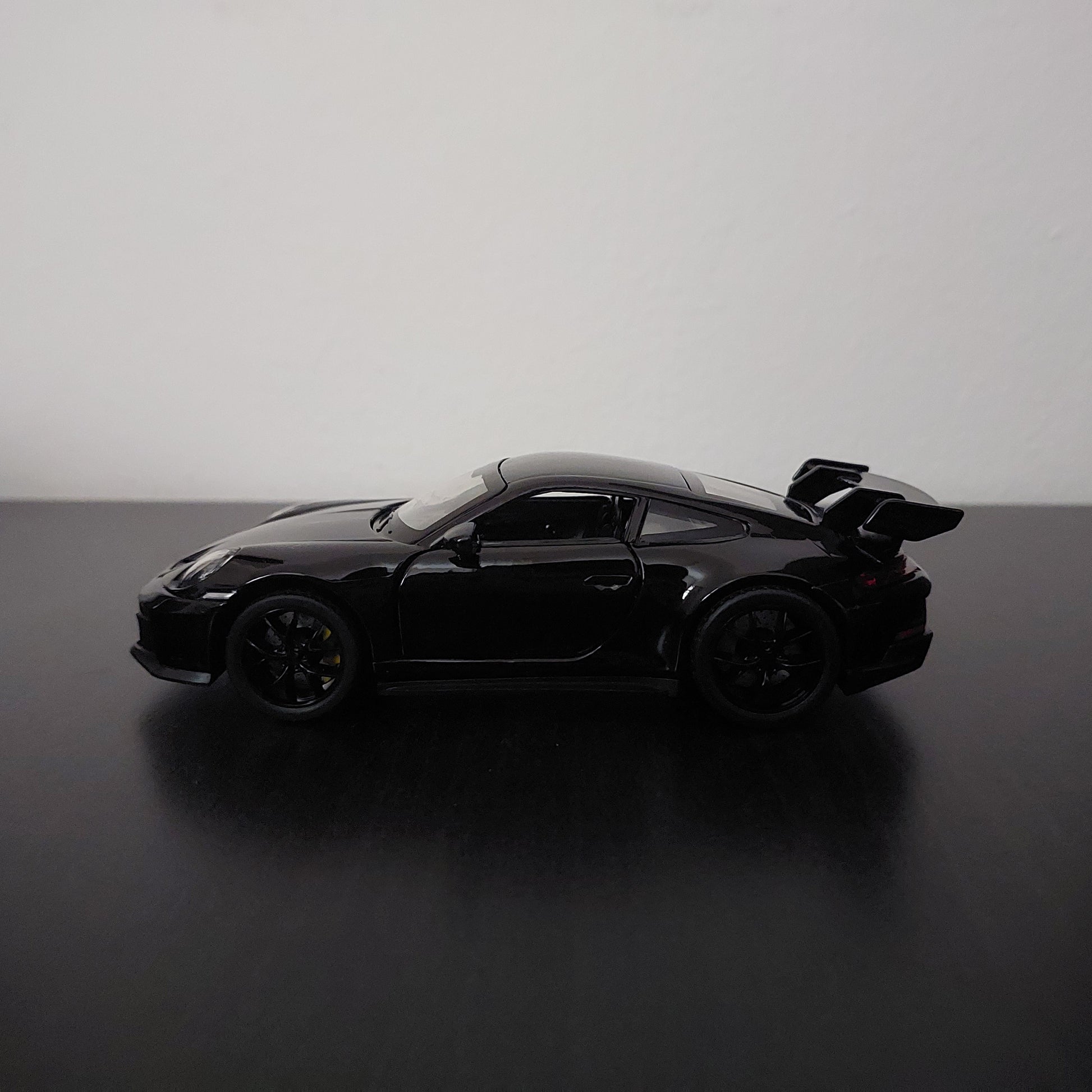Porsche 911 GT3 Car Model (1:32)