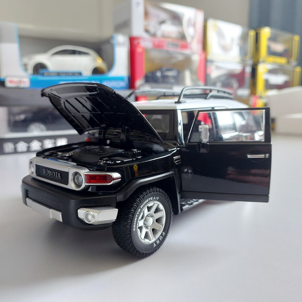 Toyota FJ Cruiser Diecast (1:24)