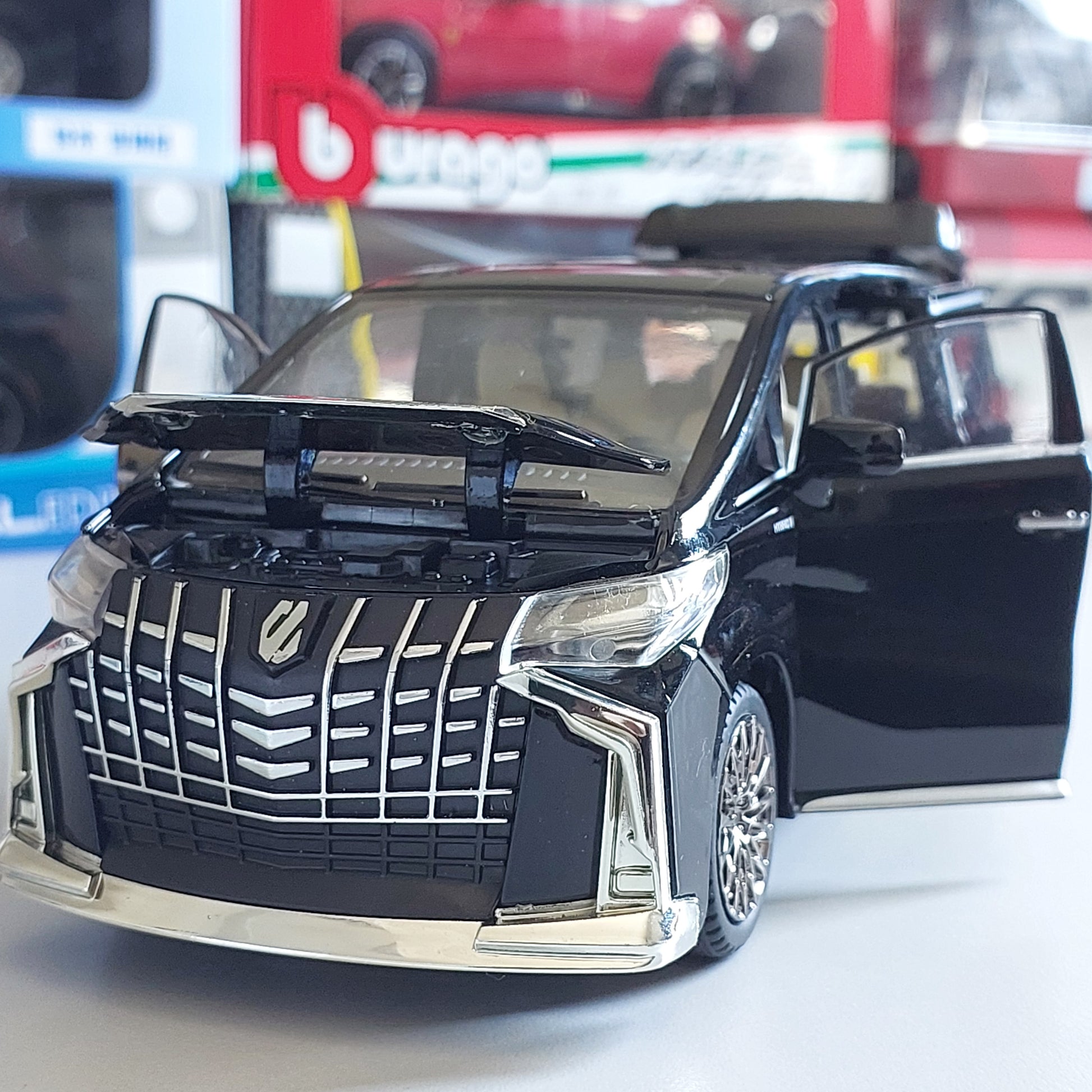 Toyota Alphard Diecast (1:24)