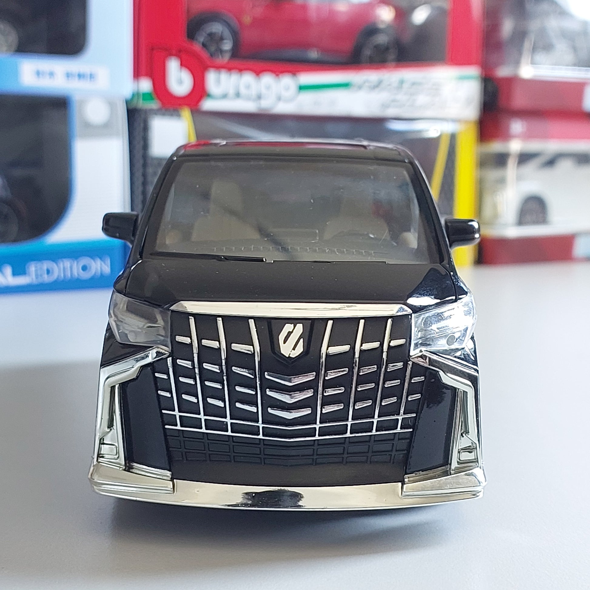 Toyota Alphard Diecast (1:24)