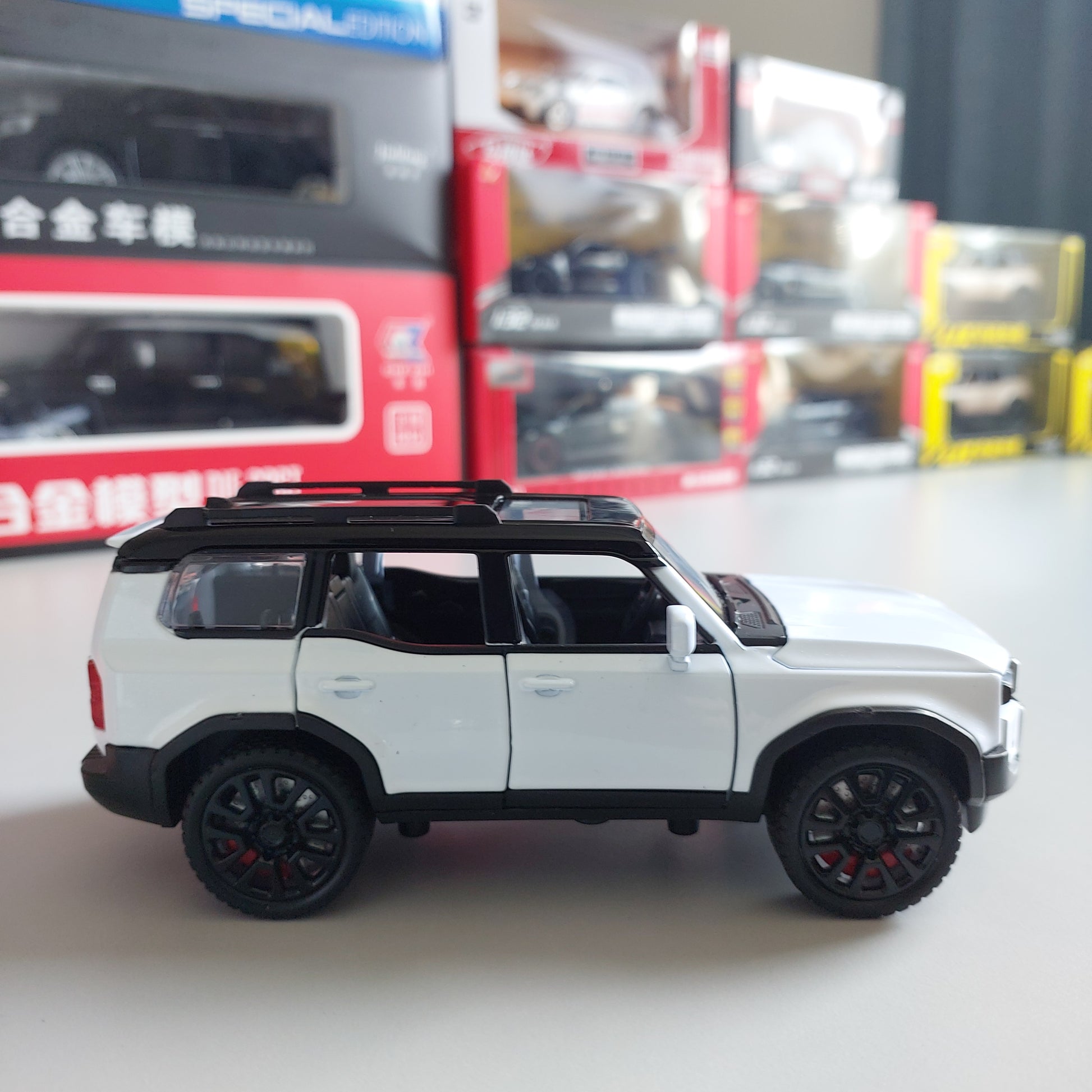 Toyota Prado Land Cruiser Diecast (1:32)