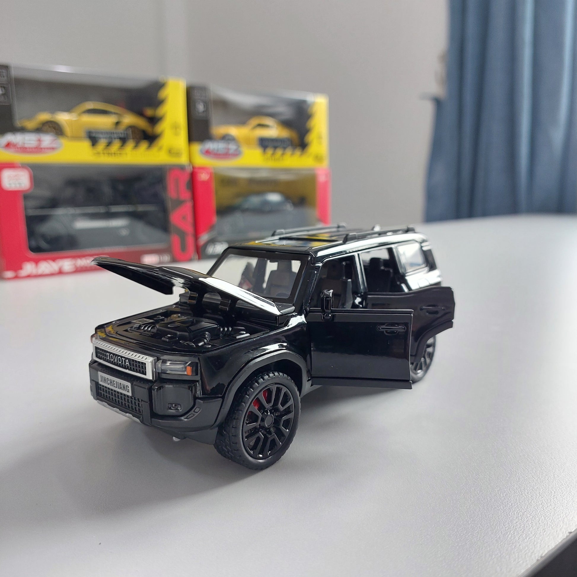 Toyota Prado Land Cruiser Diecast (1:32)