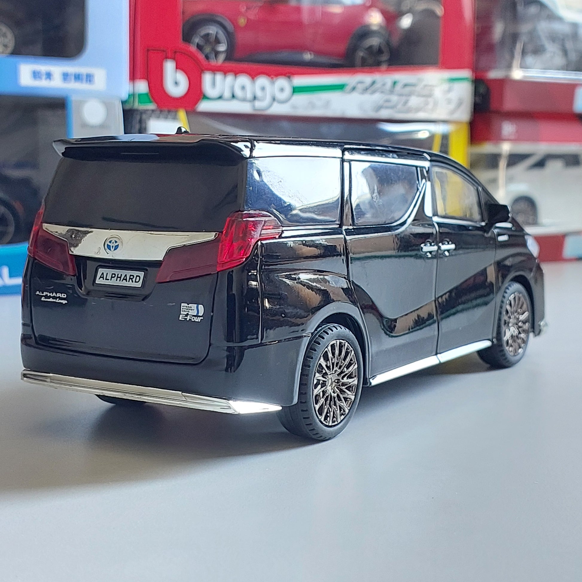 Toyota Alphard Diecast (1:24)