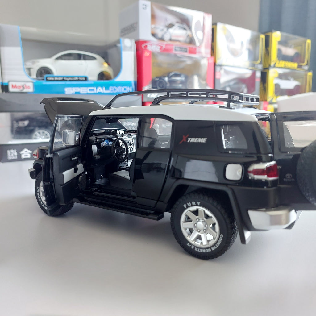 Toyota FJ Cruiser Diecast (1:24)