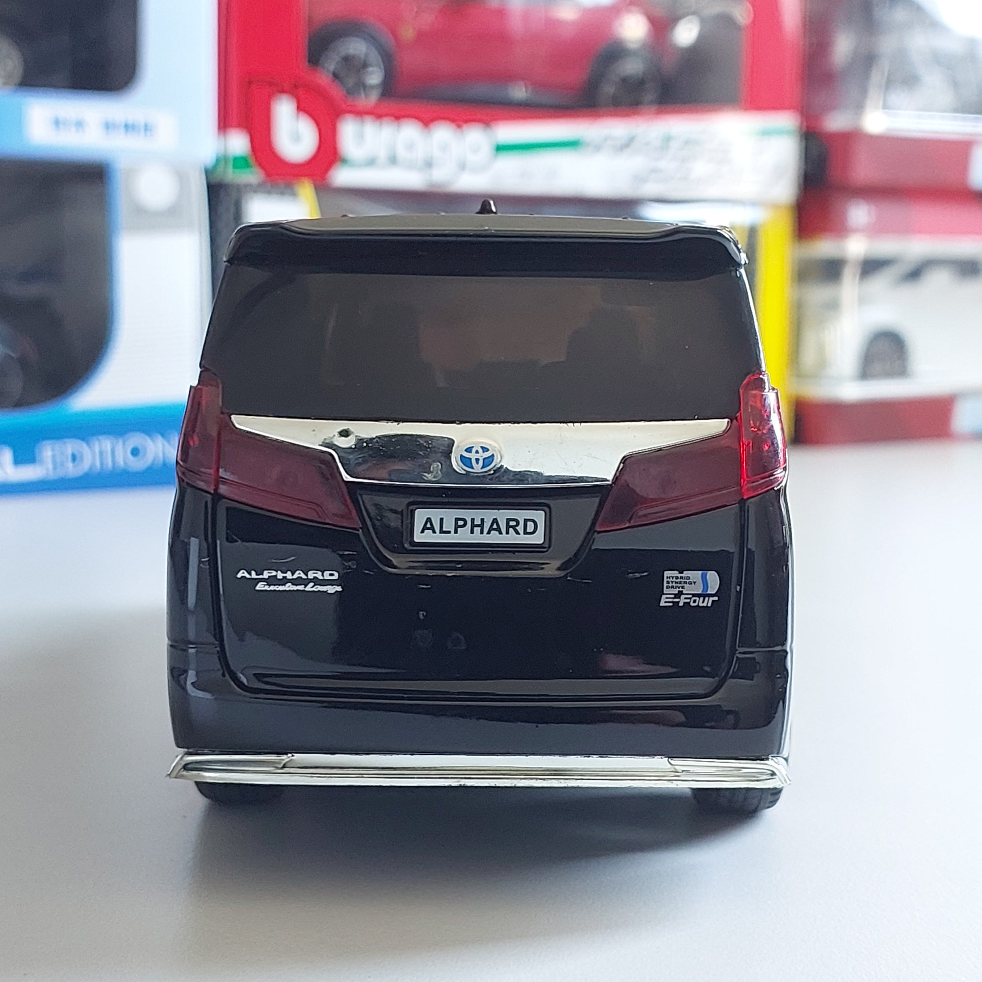 Toyota Alphard Diecast (1:24)
