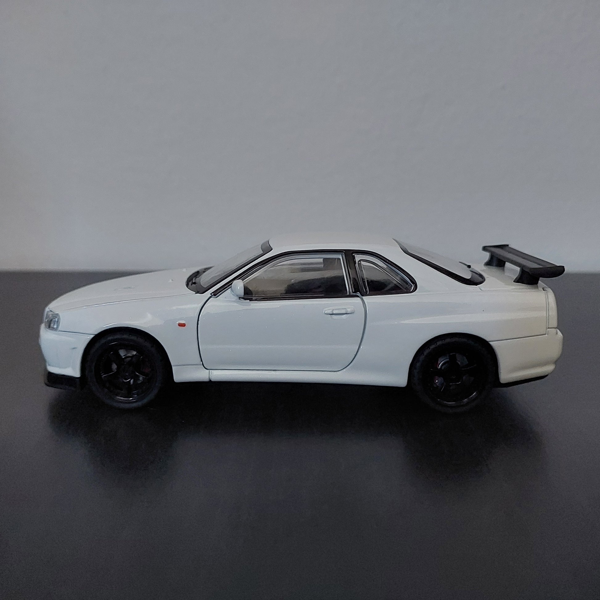 Nissan GTR R34 Skyline Car Model Diecast (1:32)