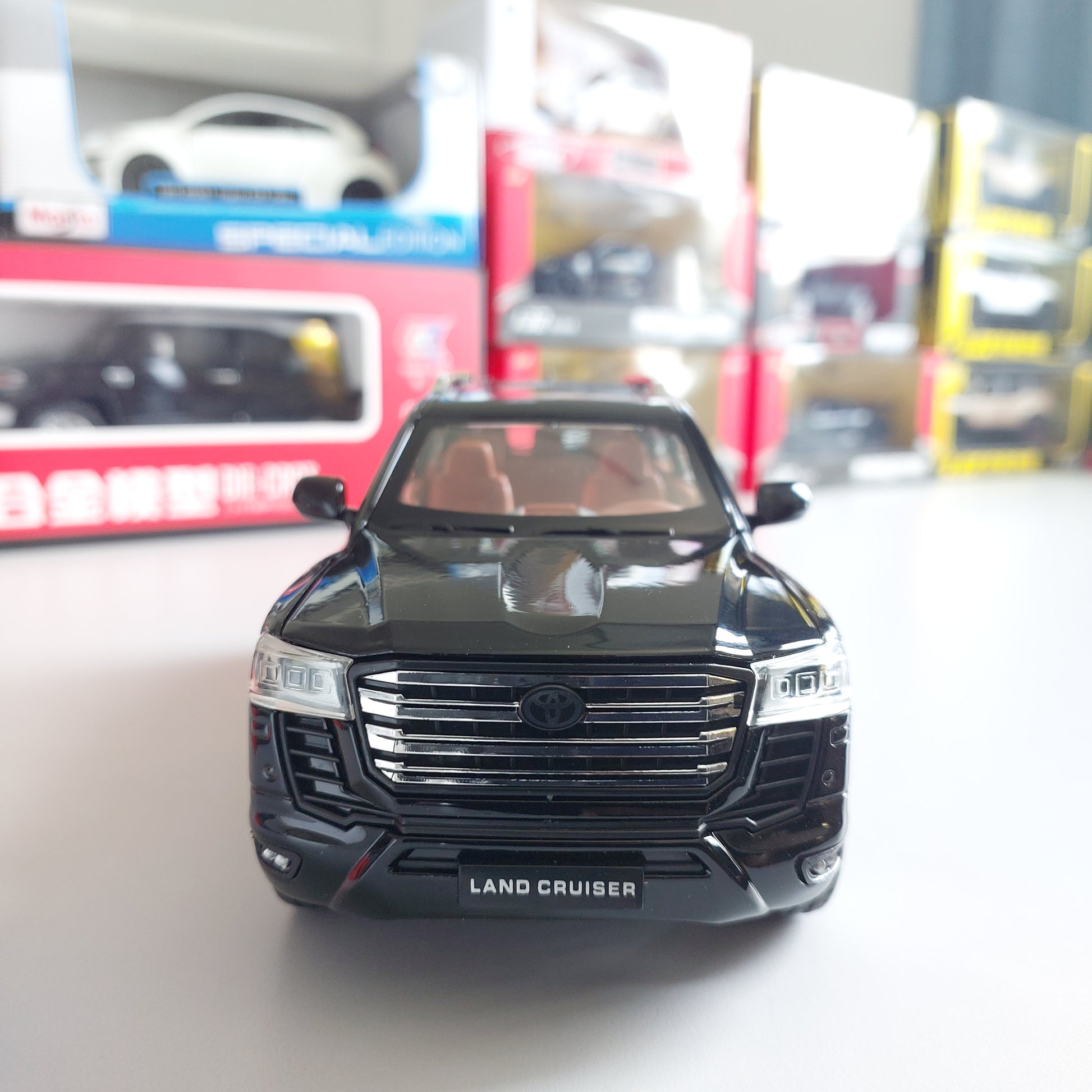 Toyota Land Cruiser Diecast (1:24)
