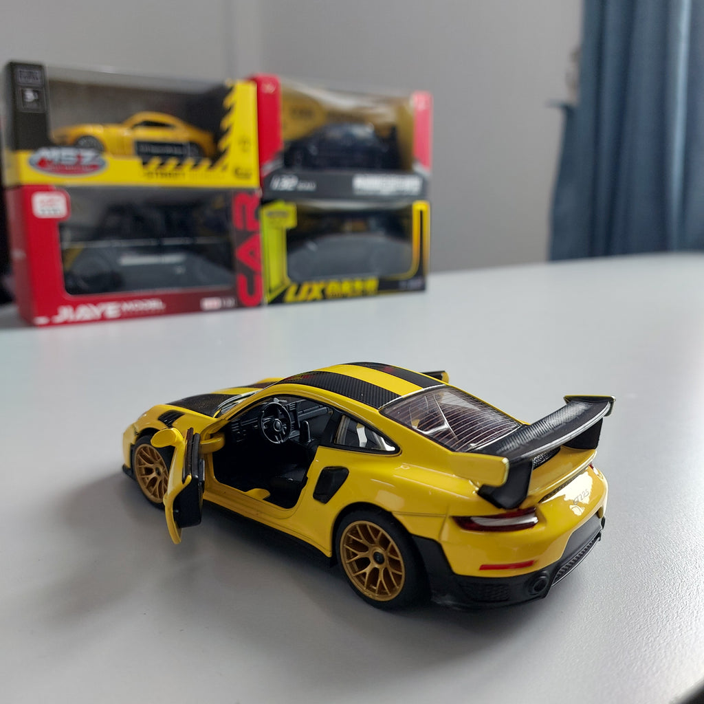 Porsche 911 GT2 RS MSZ Diecast (1:32)