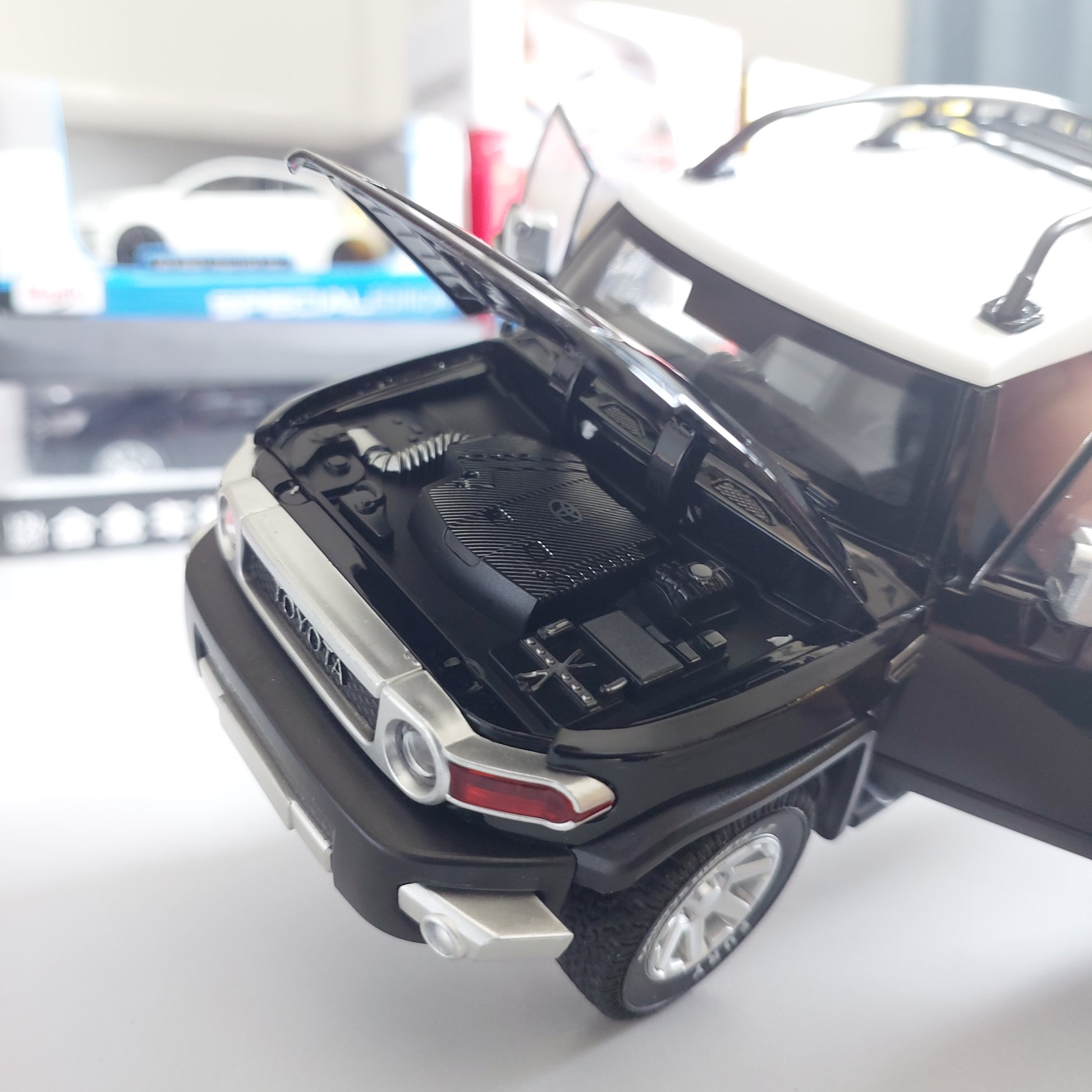 Toyota FJ Cruiser Diecast (1:24)