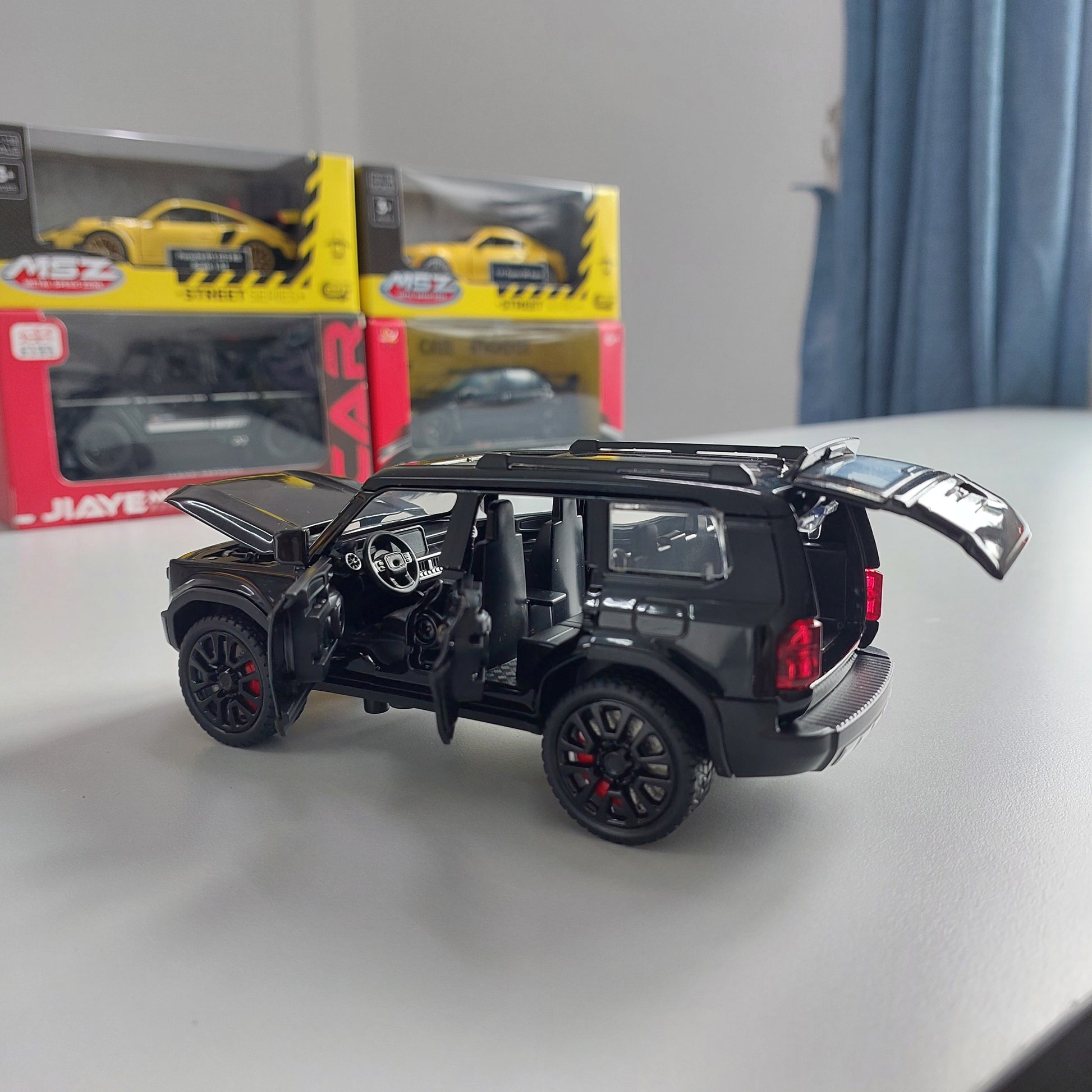Toyota Prado Land Cruiser Diecast (1:32)