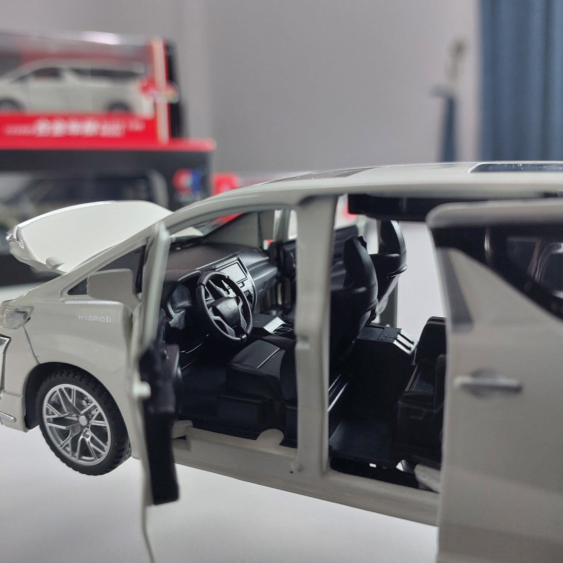 Toyota Vellfire Diecast (1:32)