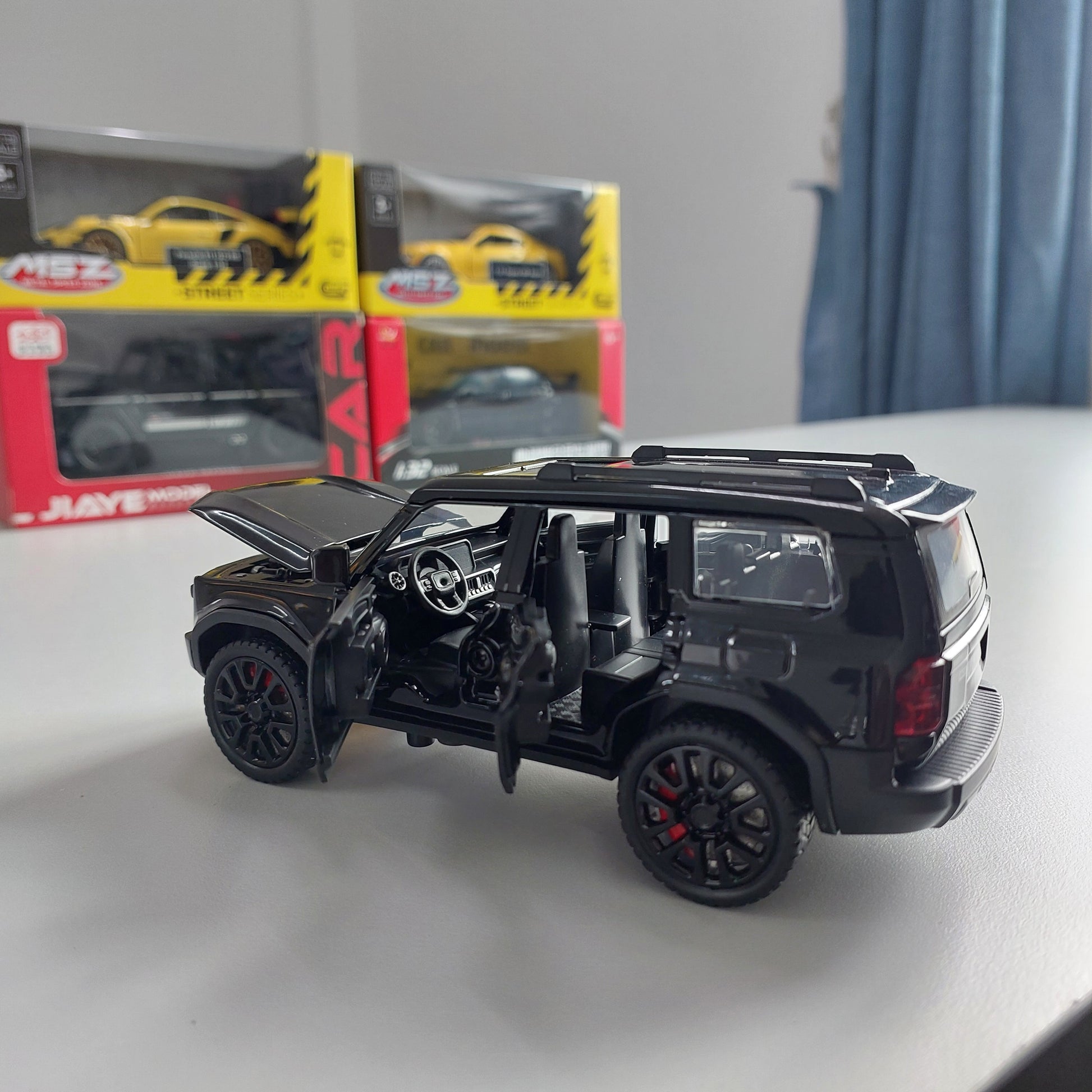 Toyota Prado Land Cruiser Diecast (1:32)