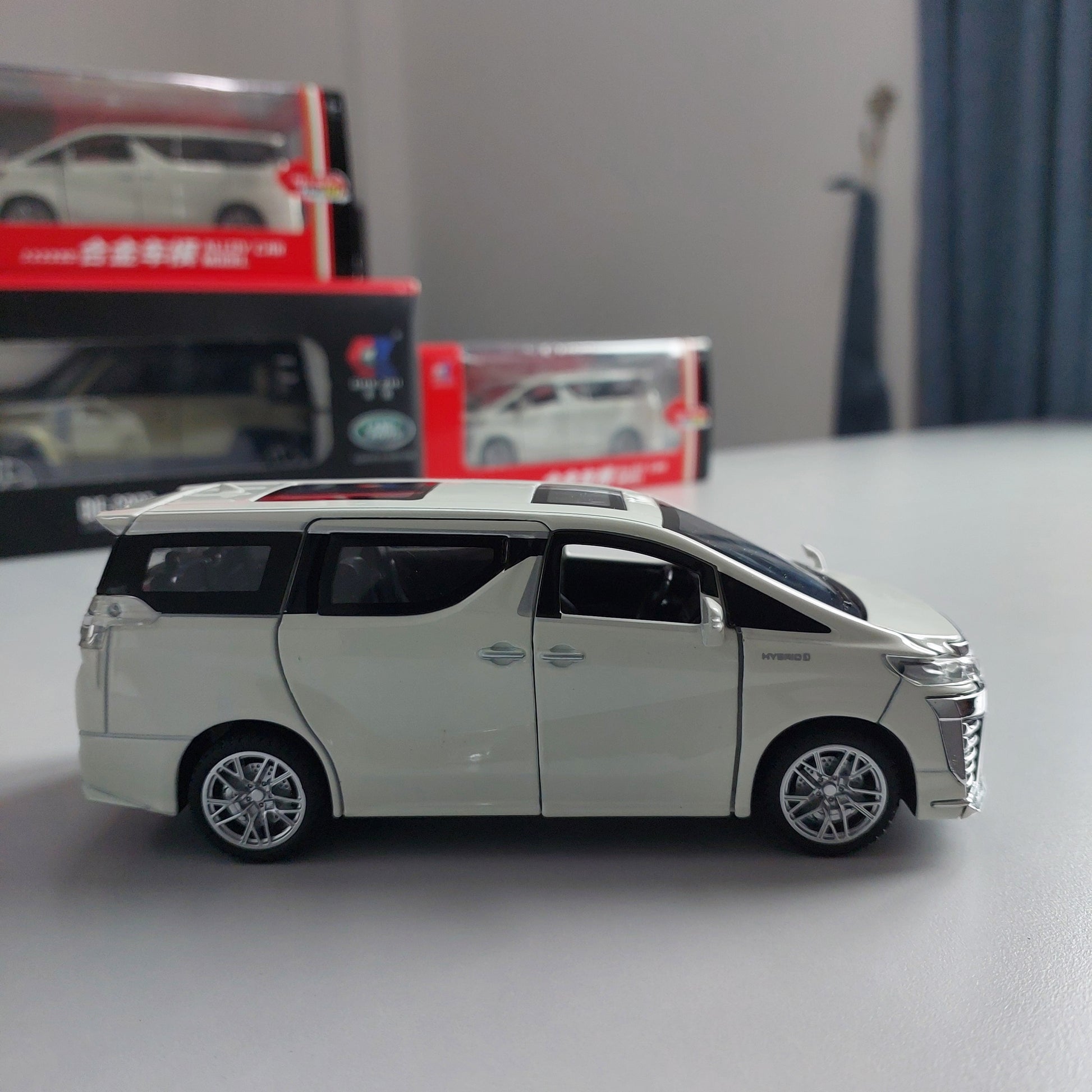 Toyota Vellfire Diecast (1:32)