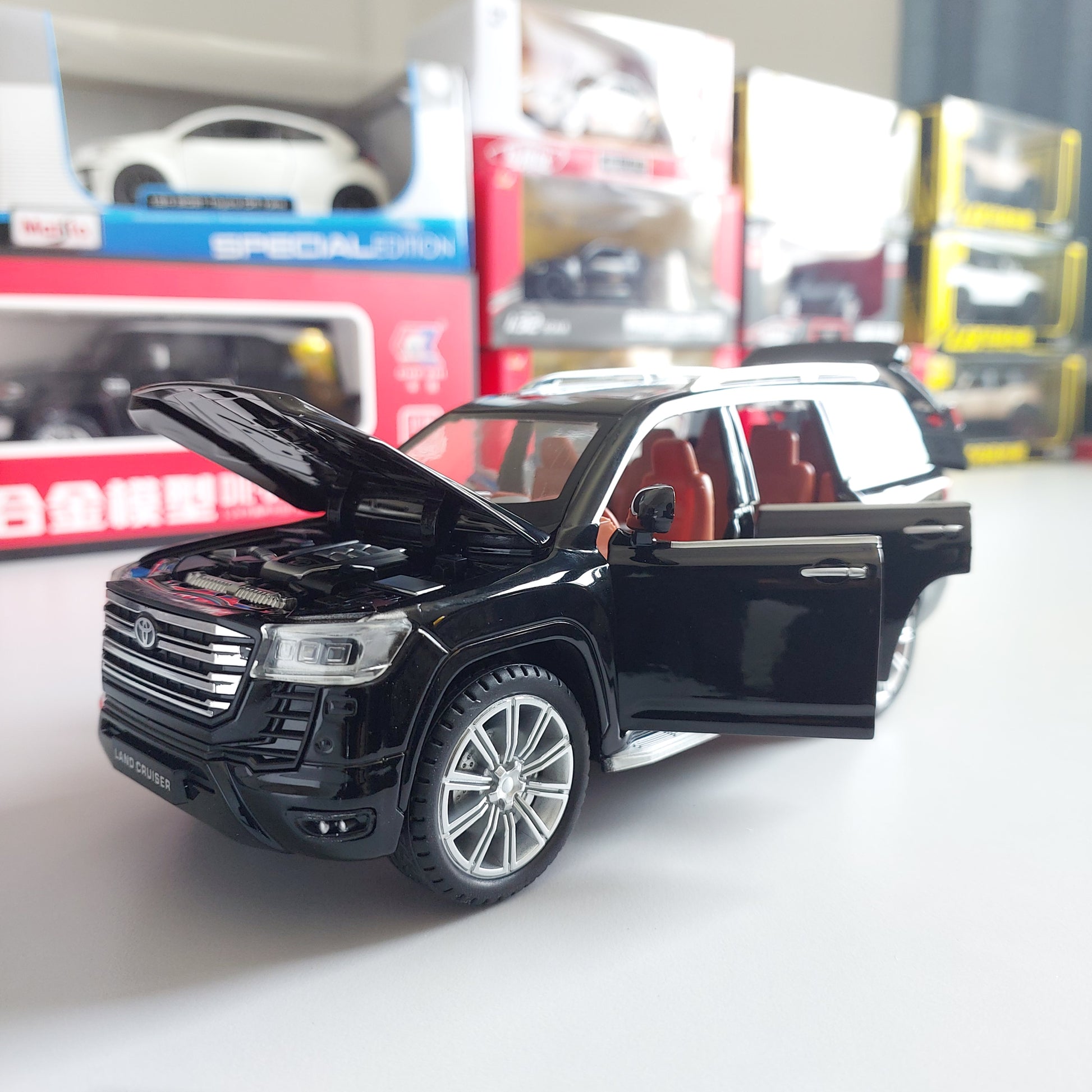 Toyota Land Cruiser Diecast (1:24)