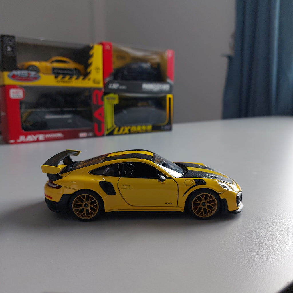 Porsche 911 GT2 RS MSZ Diecast (1:32)