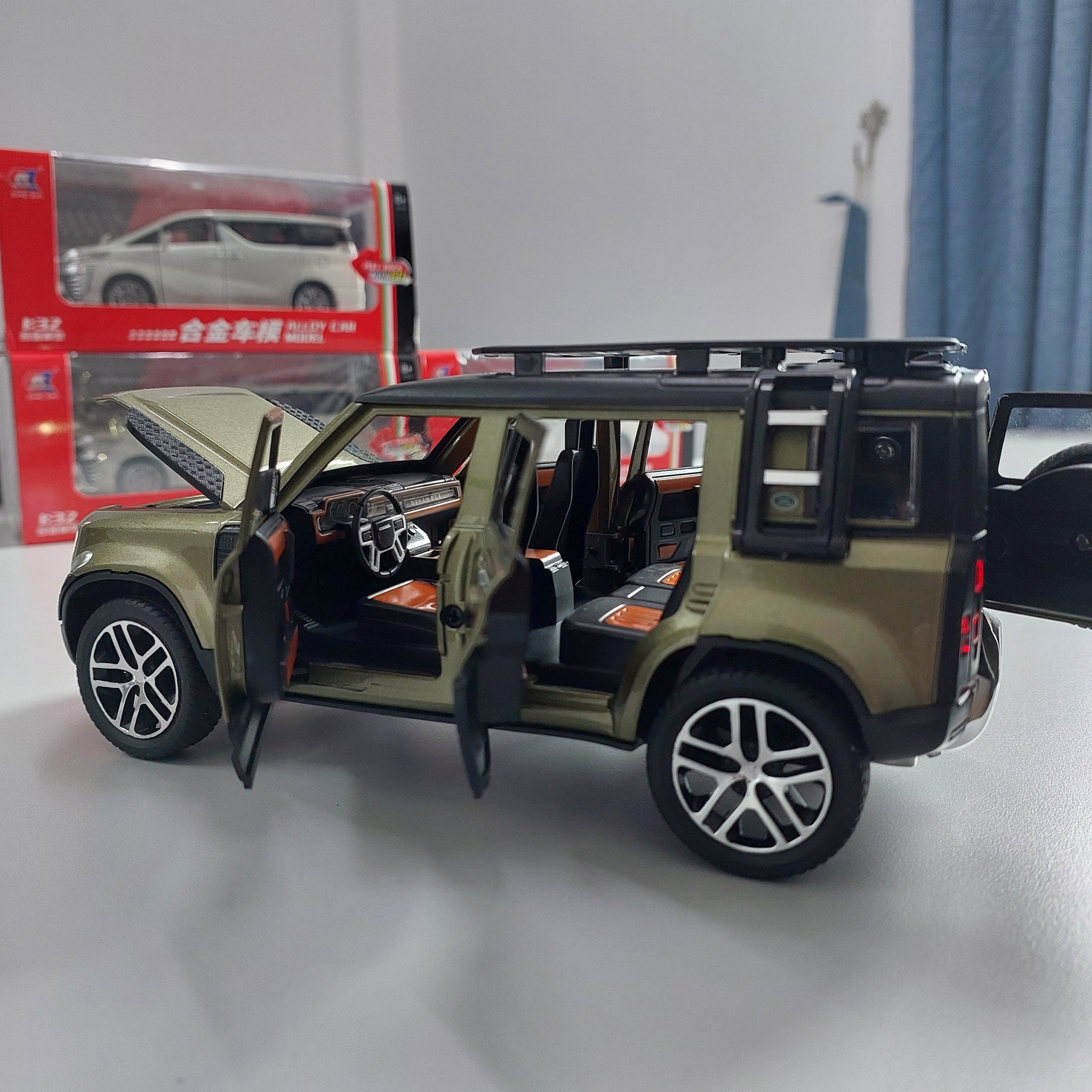 Land Rover Defender Diecast (1:24)