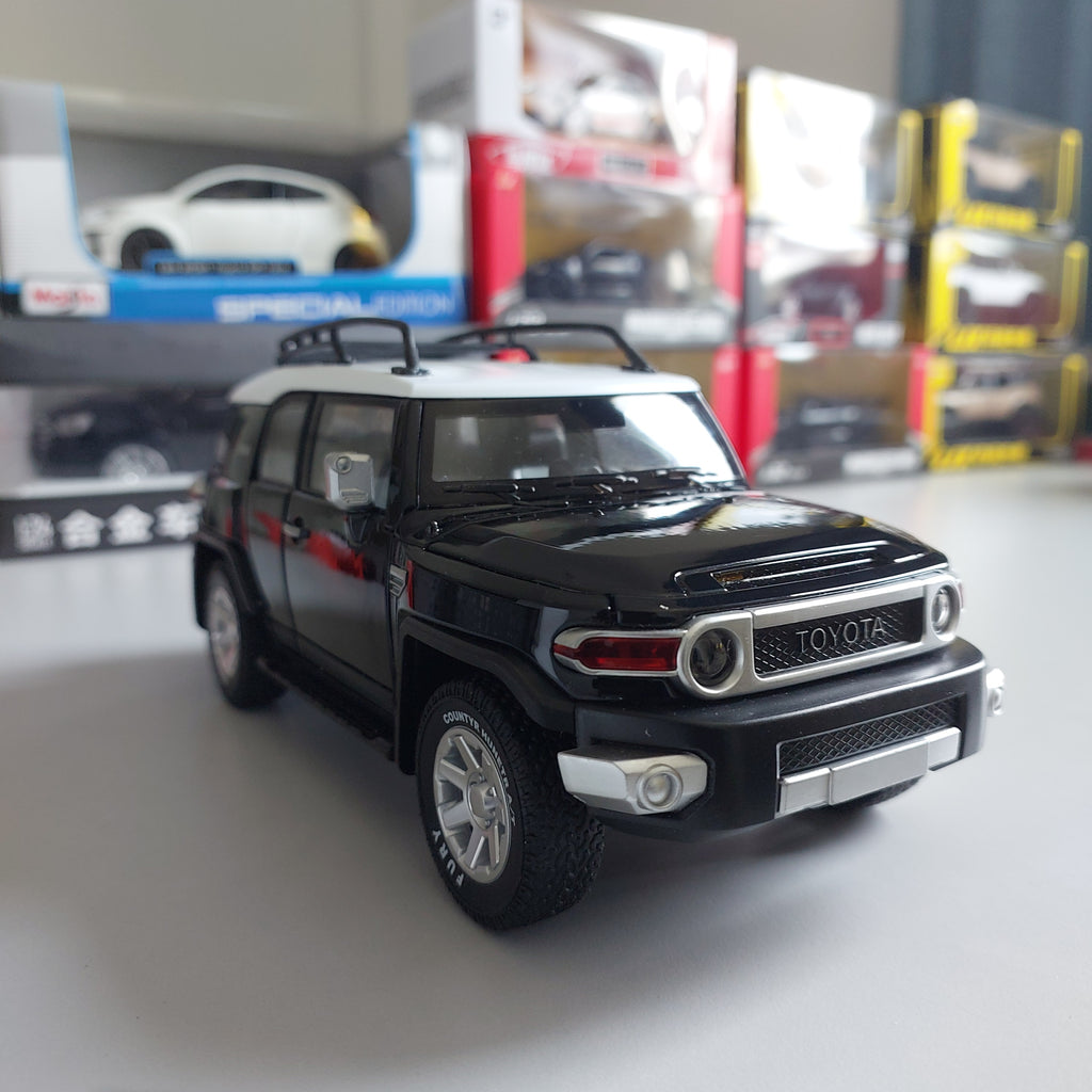 Toyota FJ Cruiser Diecast (1:24)