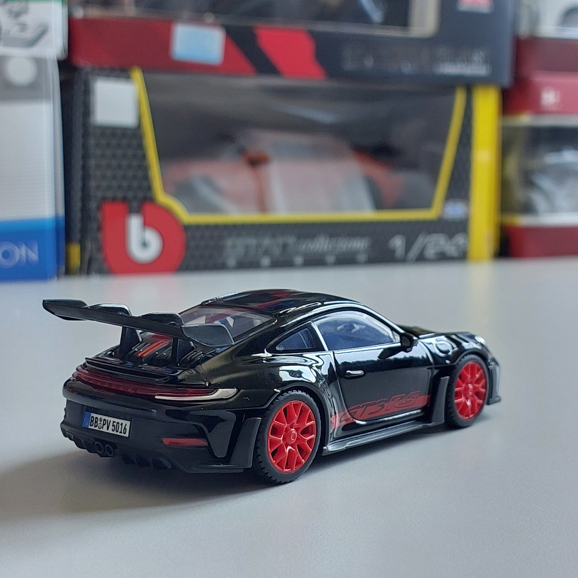 Porsche 911 GT3 RS Bburago Diecast (1:43)