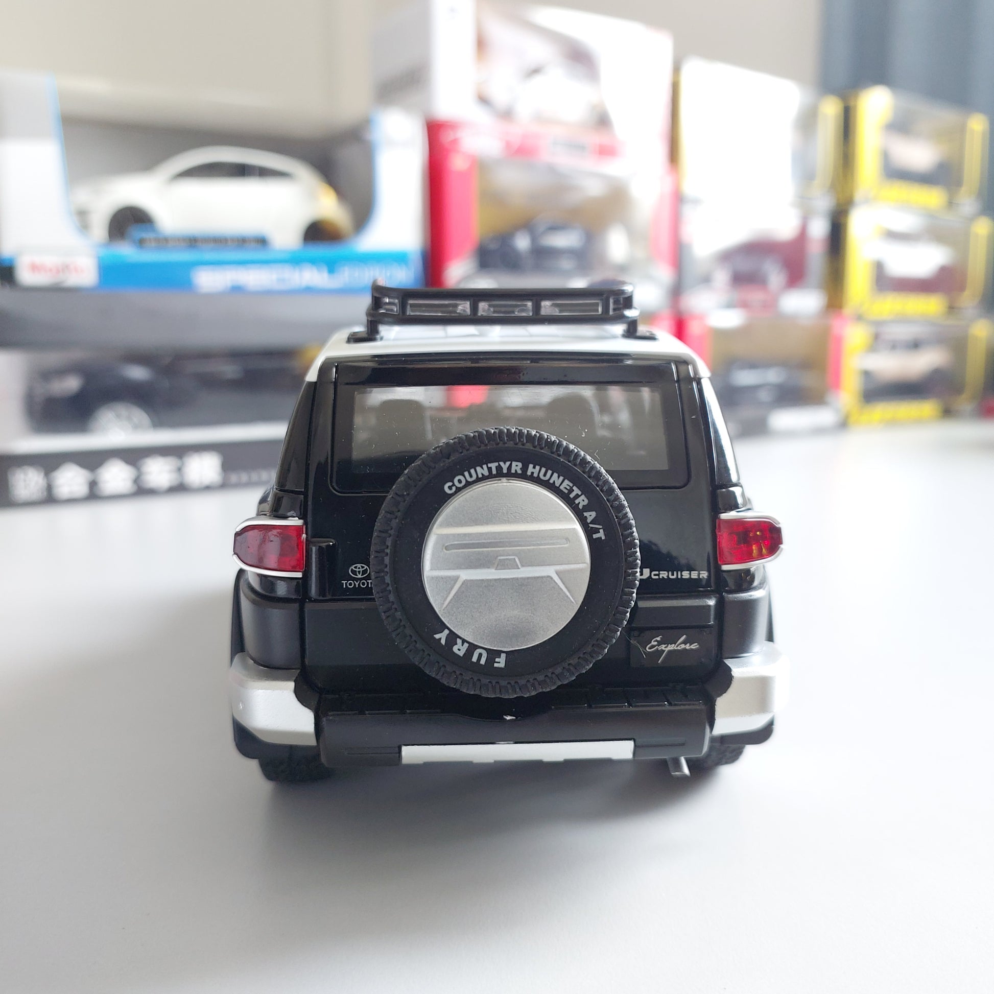 Toyota FJ Cruiser Diecast (1:24)